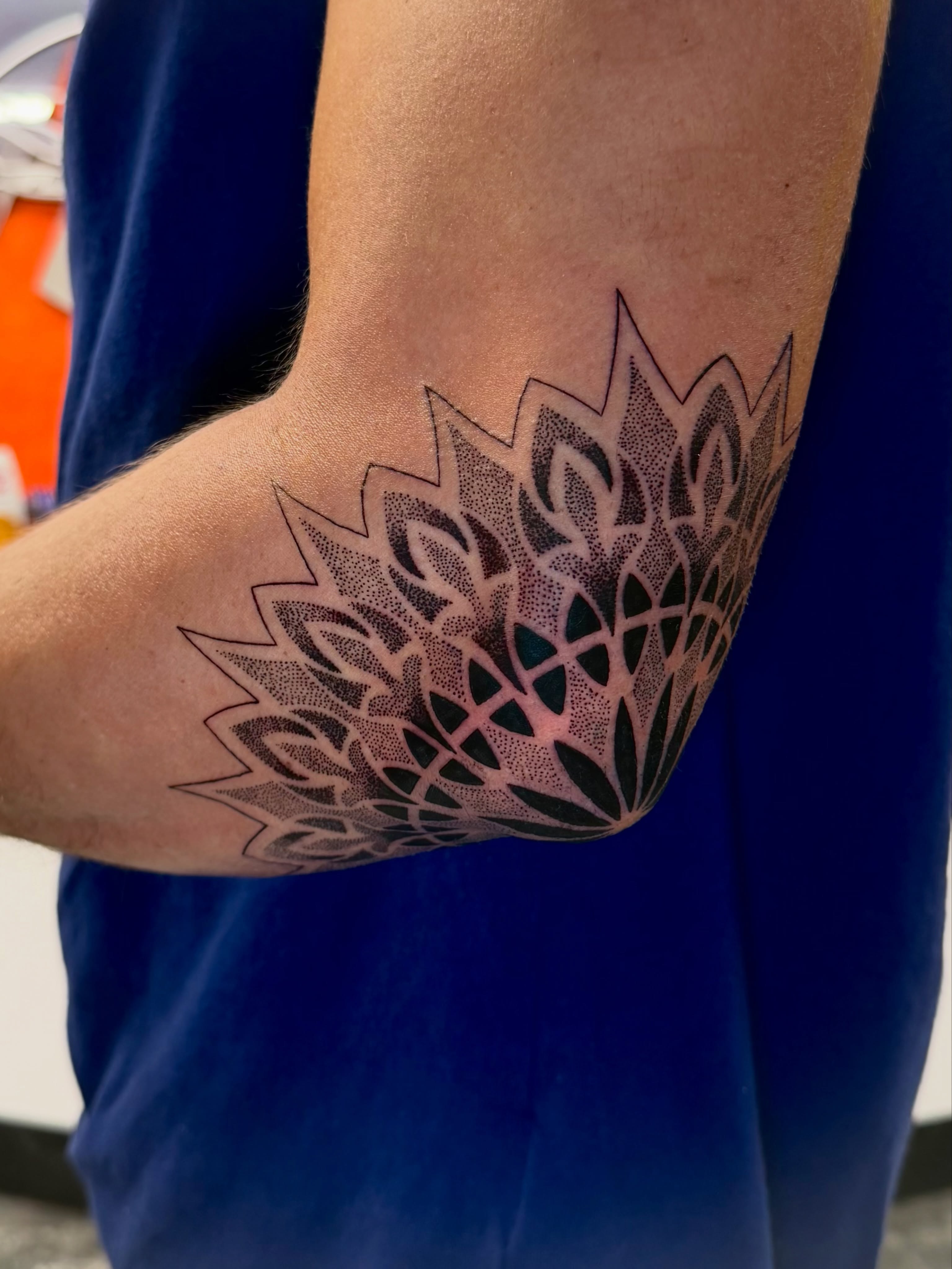 Tattoo by @santostefano.tattoo โ dotwork