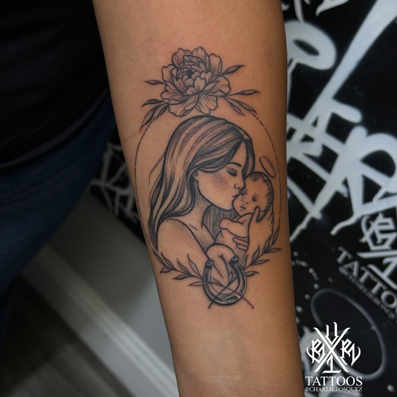 Mother and child realism tattoo on the forearm by El Beaver Tattoos
