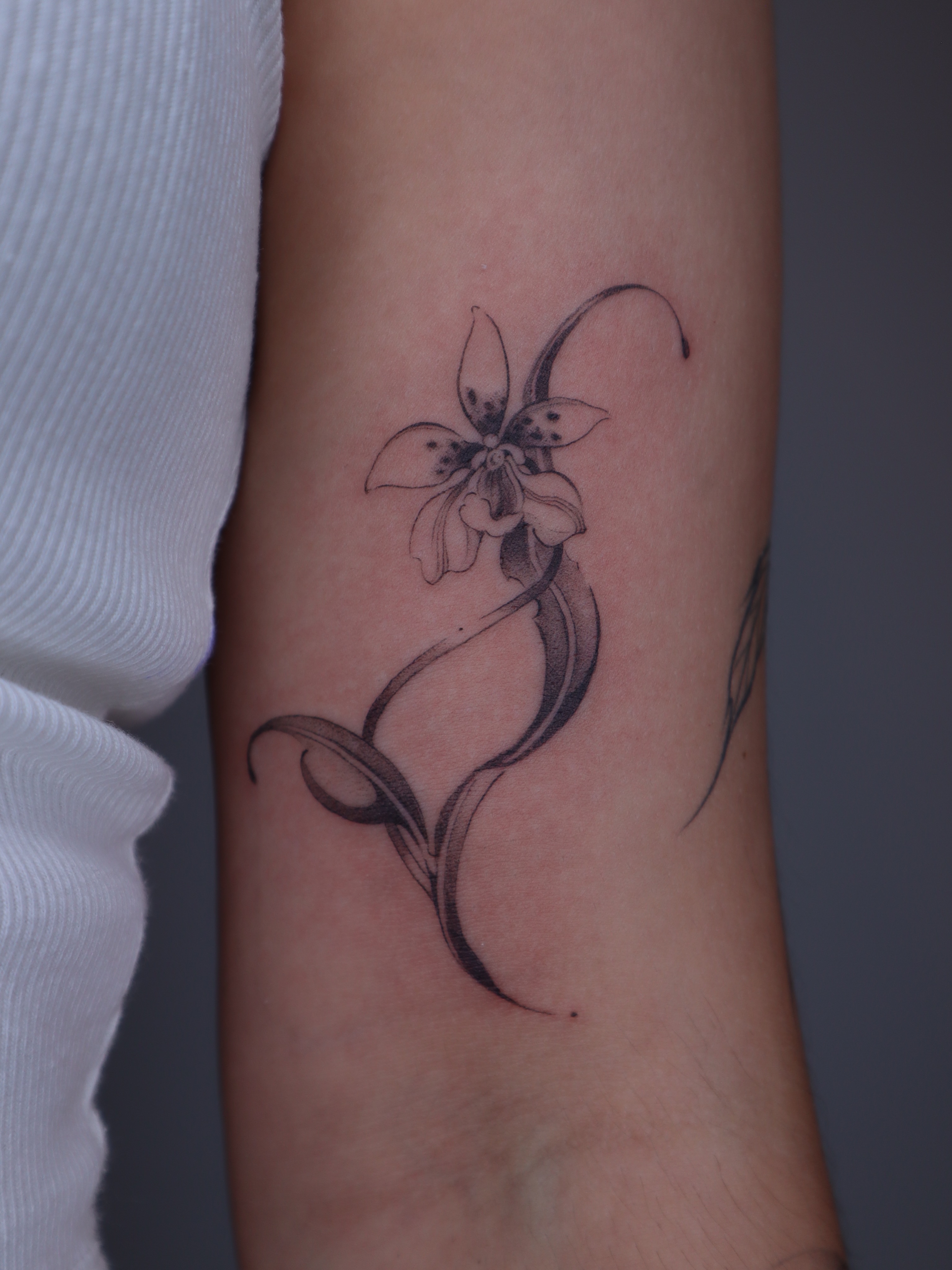 Tattoo by @maid.of.flowers — black_and_grey