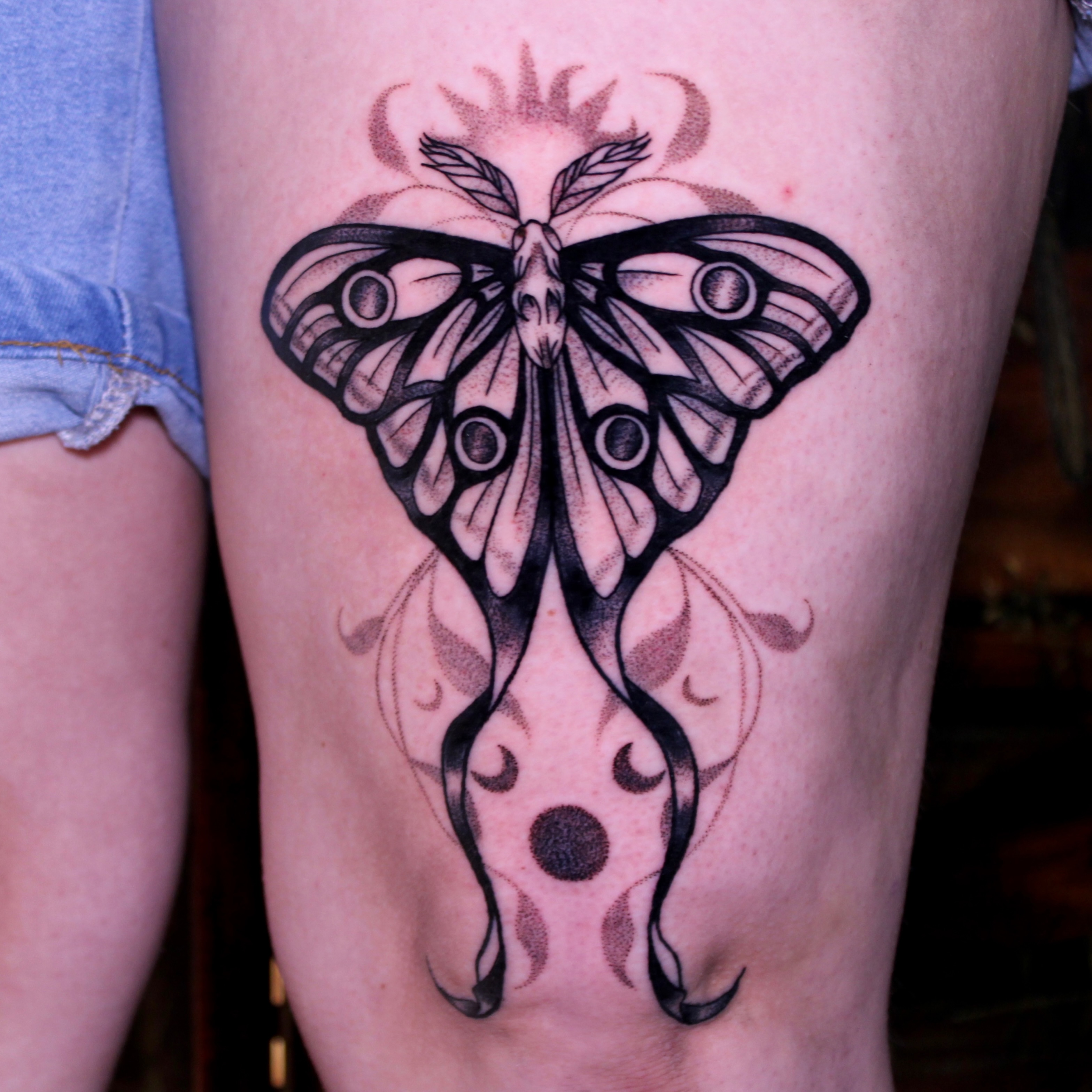 Tattoo by @esteltattoos — black_and_grey, geometric