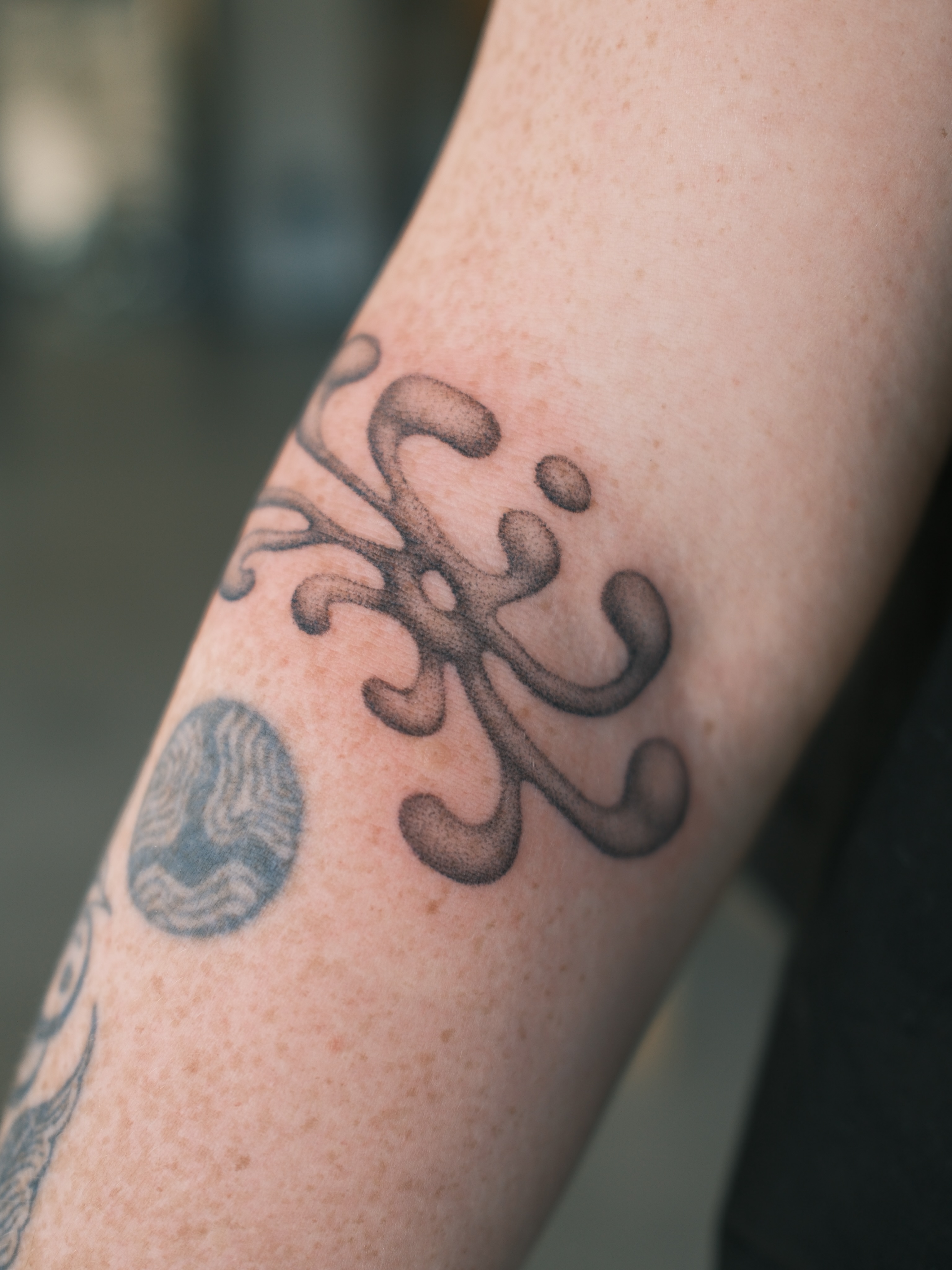 Abstract swirl dotwork tattoo on the forearm by Diana ๐ซ
