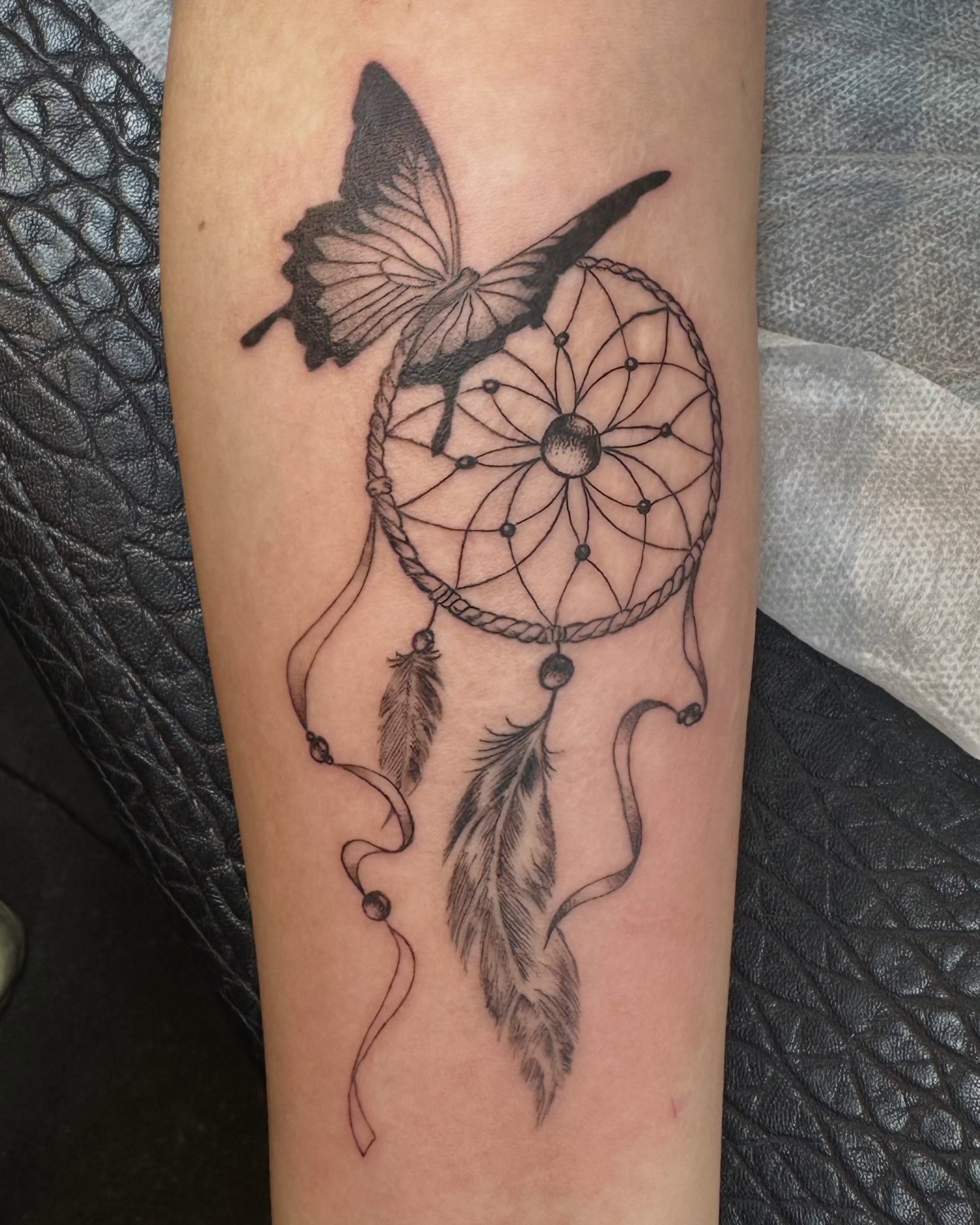 Tattoo by @peter_pen_tt — black_and_grey