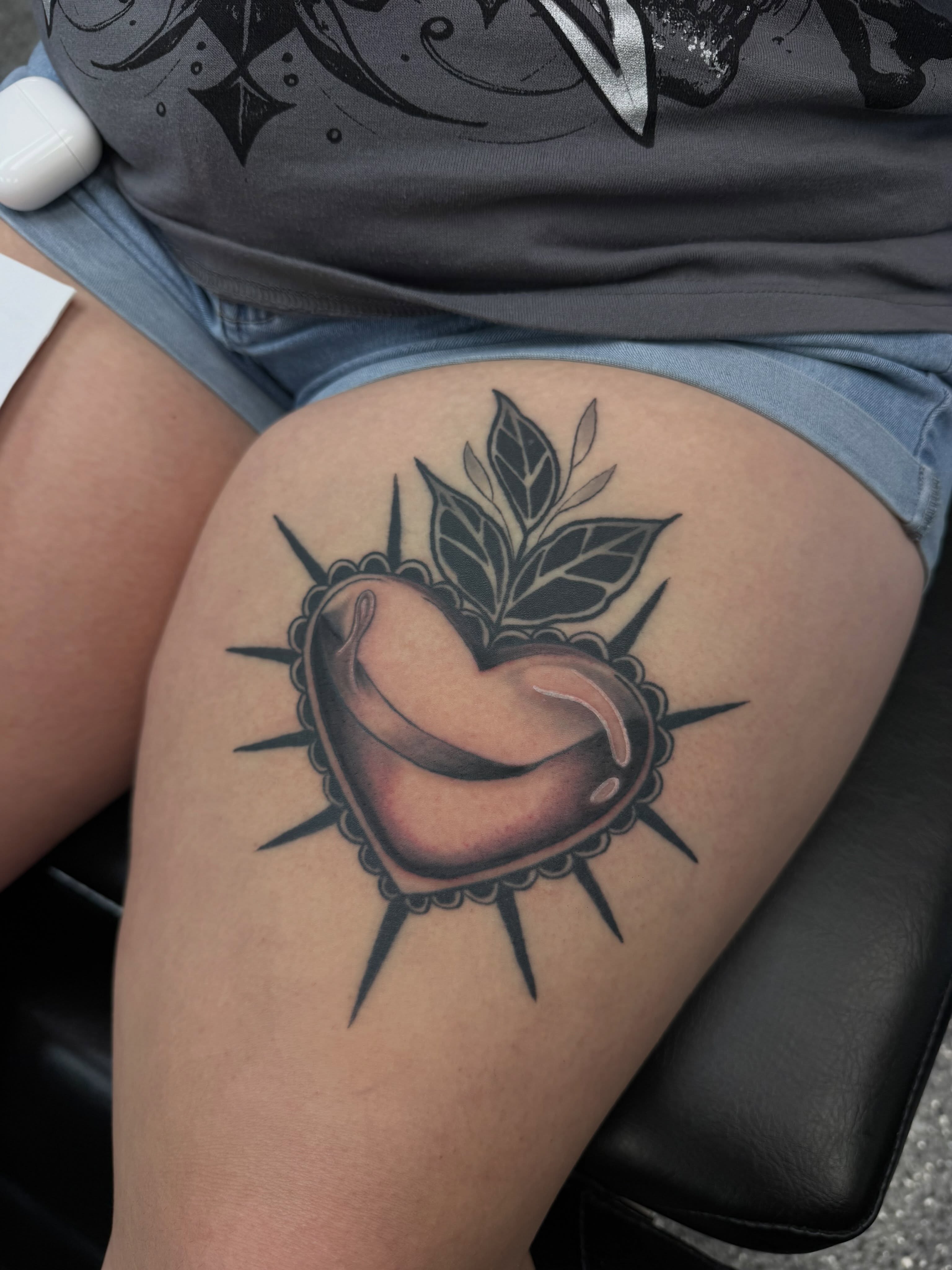 Heart with leaves American traditional tattoo on the thigh by “tatsbysabby”