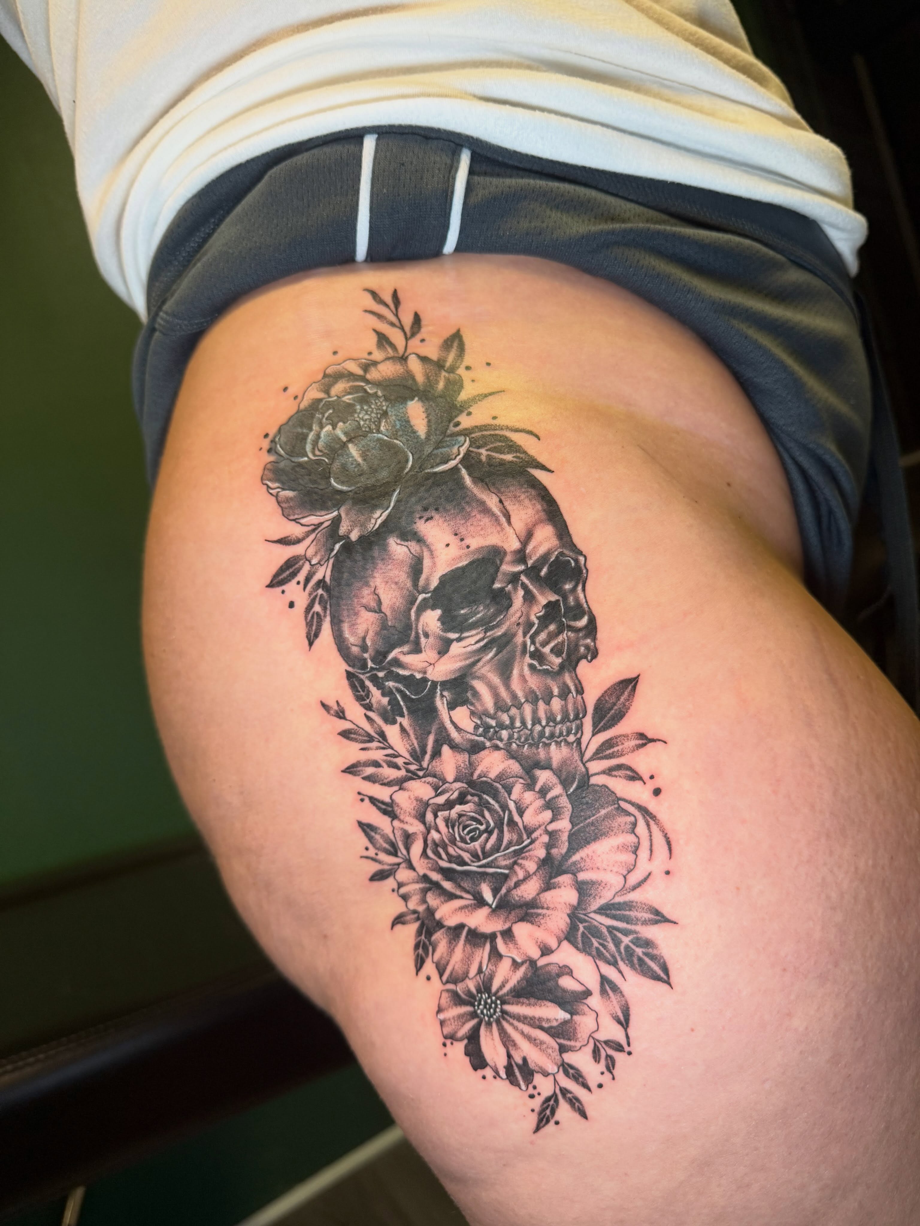 Skull and roses realism tattoo on the thigh by Steve - Tattoo Artist