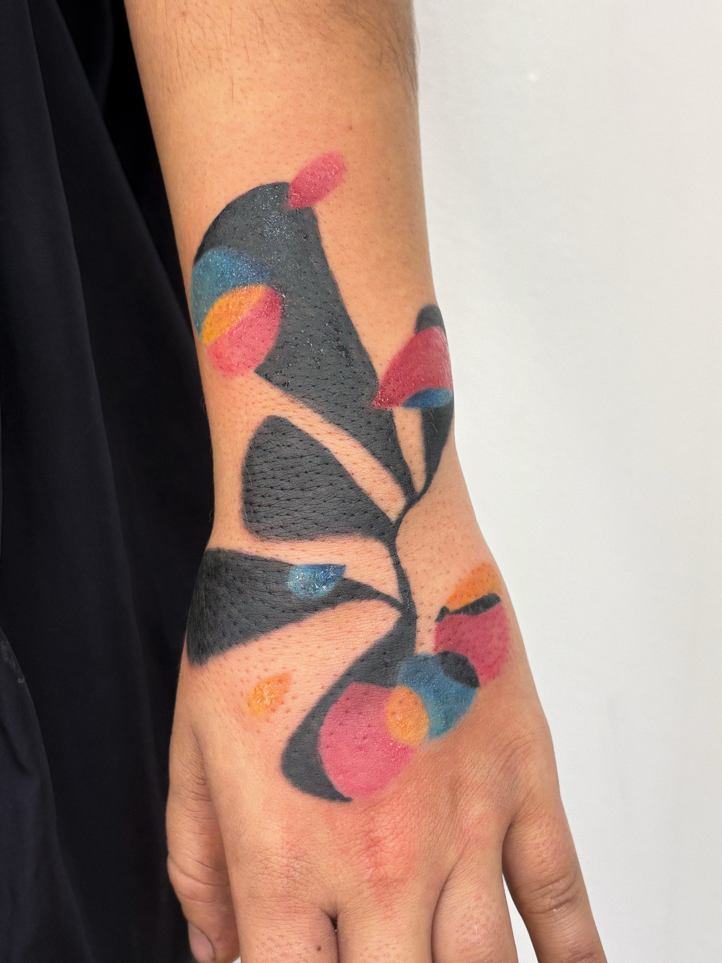 Tattoo by @juliatatua — geometric