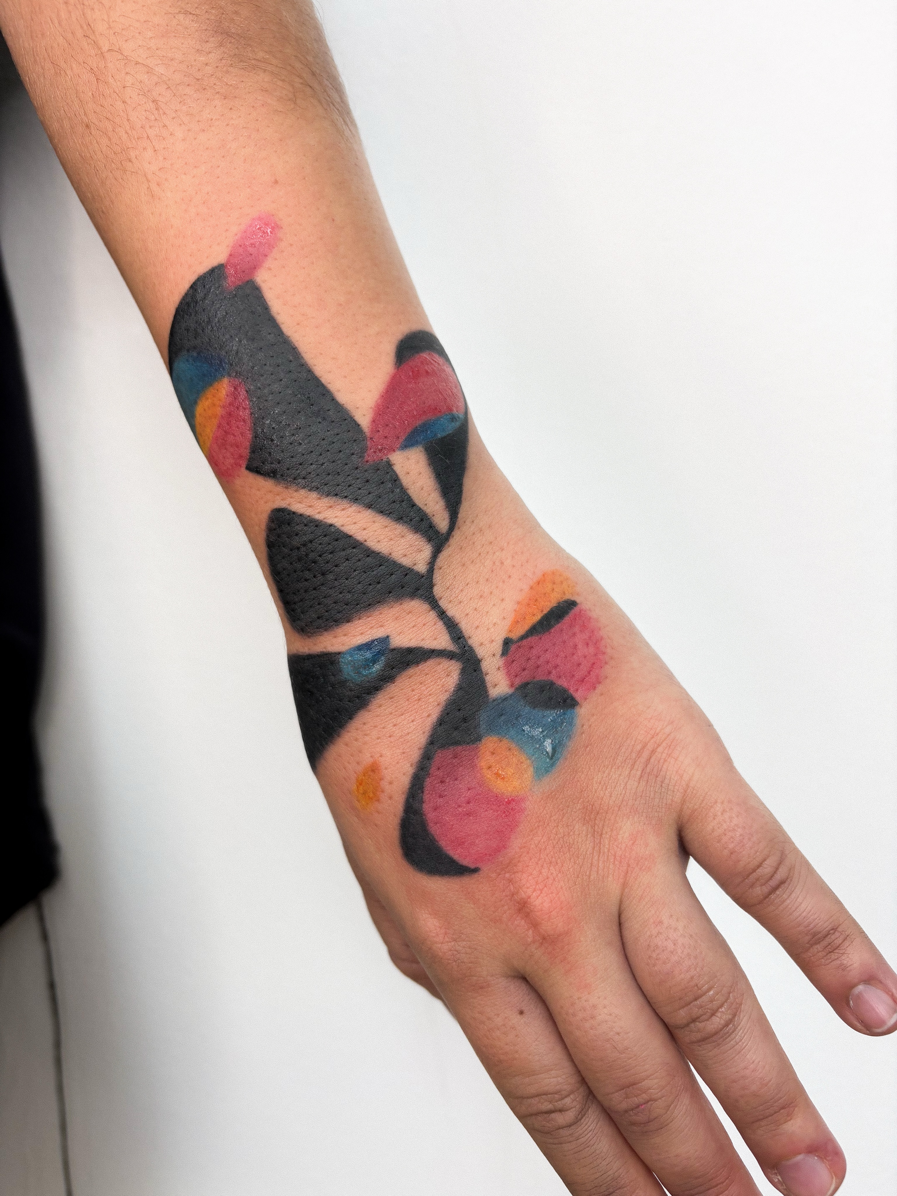 Tattoo by @juliatatua — geometric, dotwork