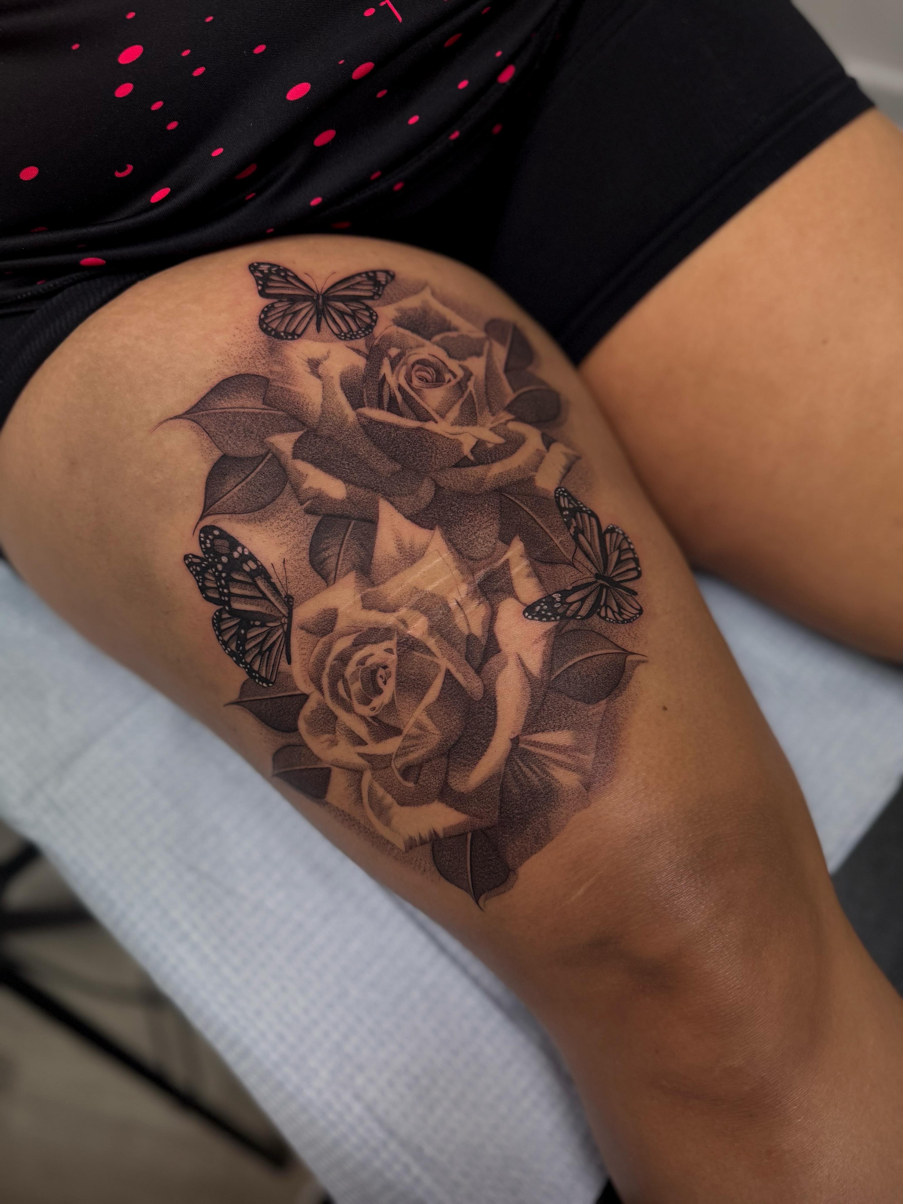 Roses and butterflies realism tattoo on the thigh by Vanessa Valdivia