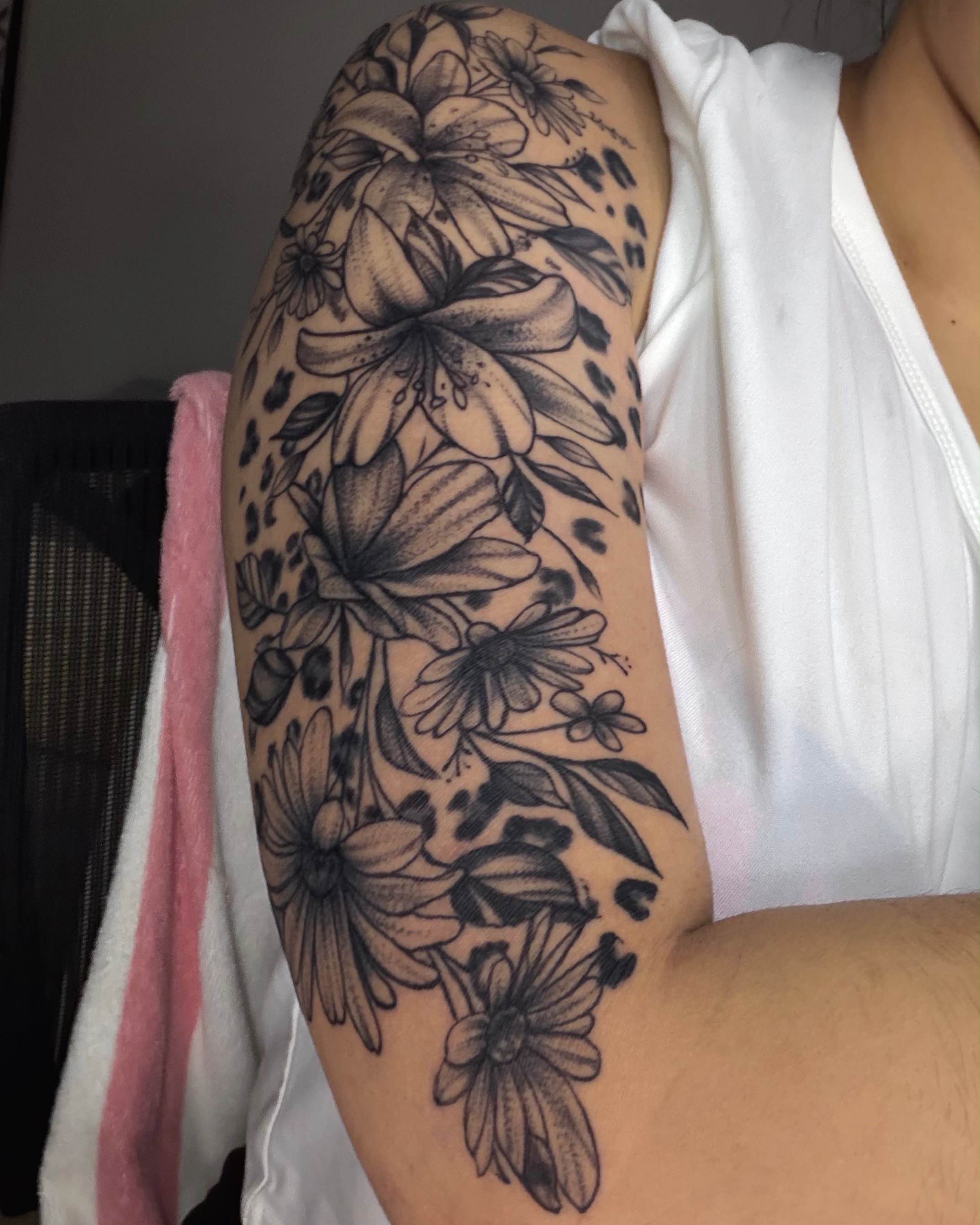 Tattoo by @veroinks — dotwork, black_and_grey