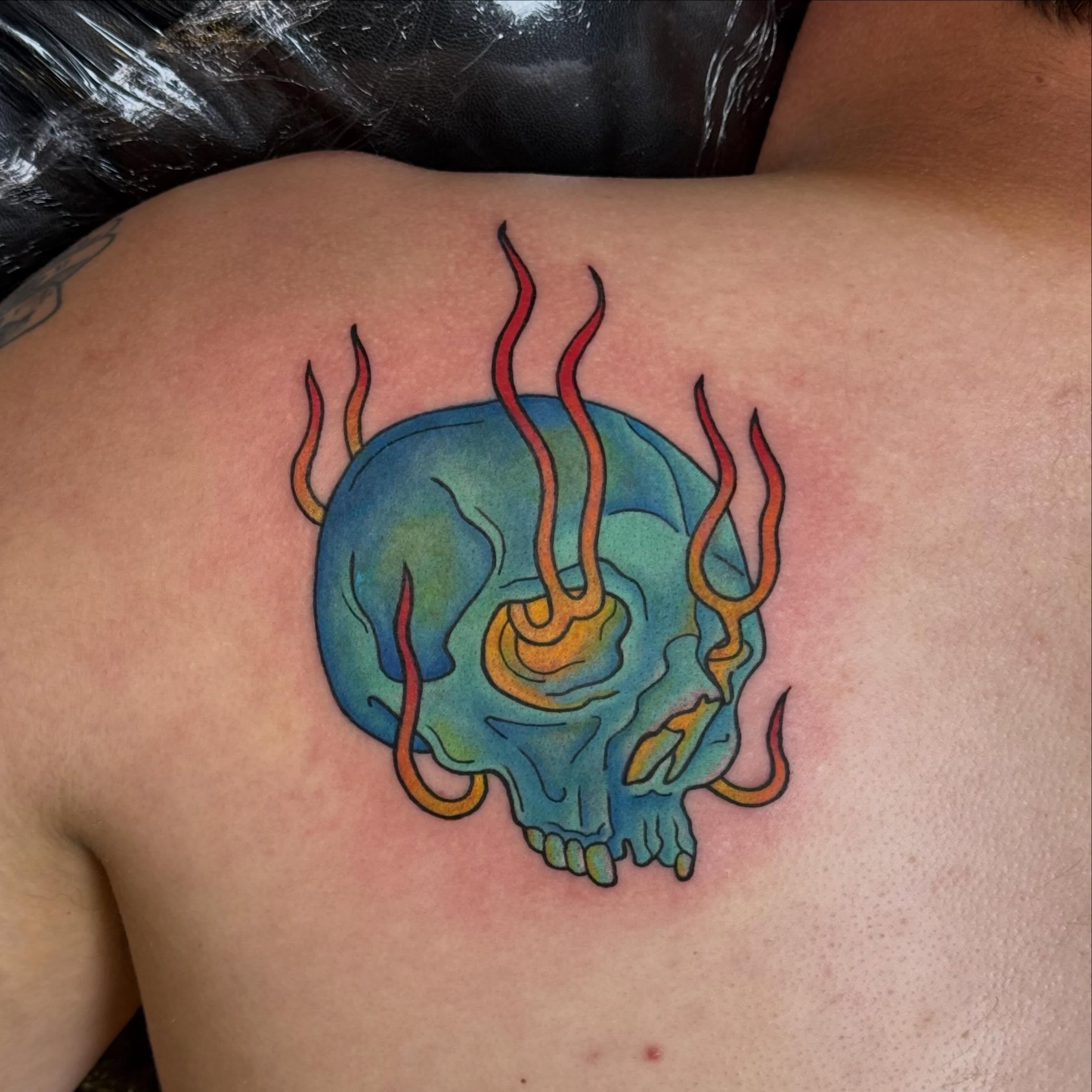 Skull with flames neo-traditional tattoo on the back by Nic