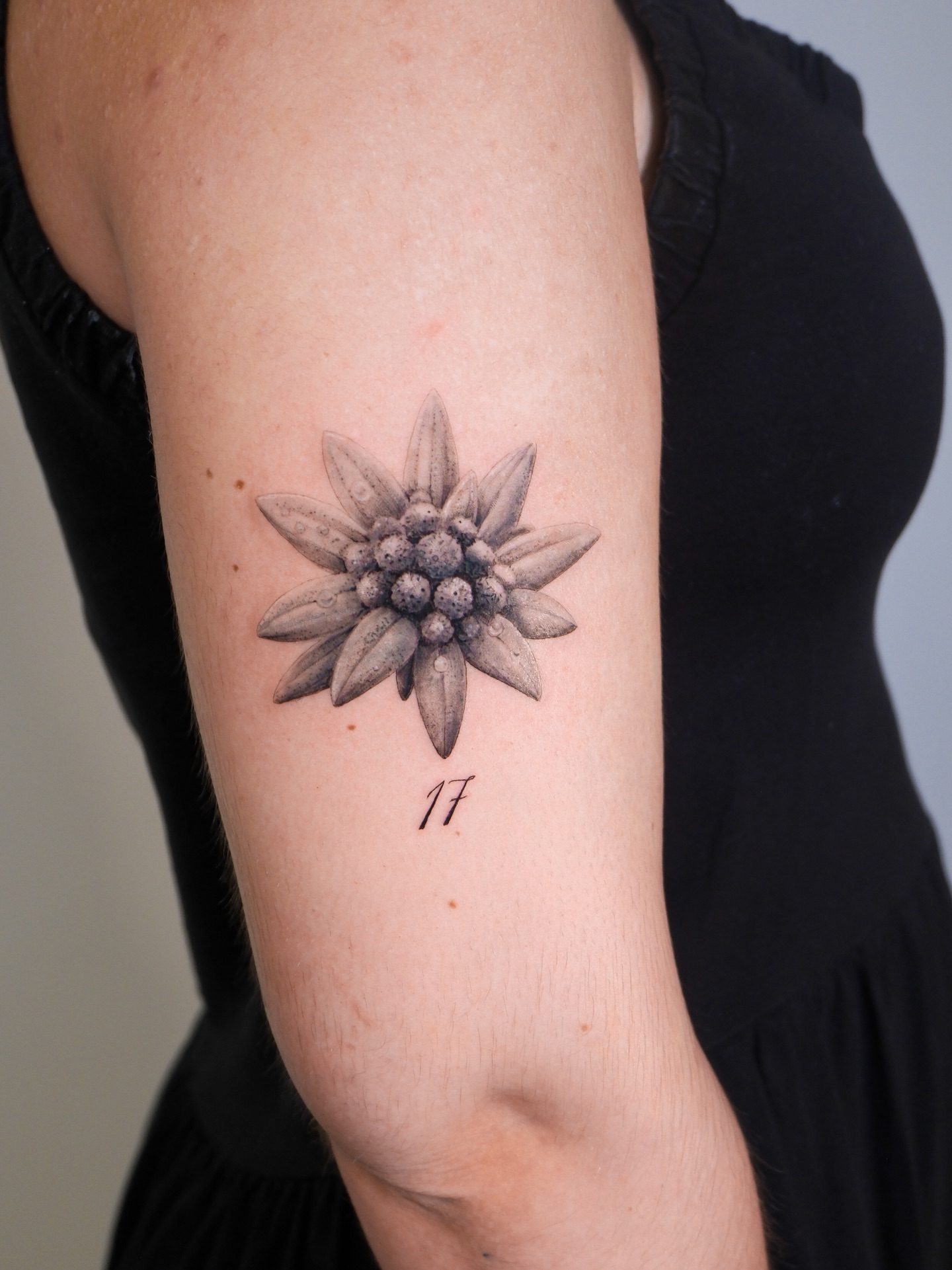 Tattoo by @viento_tattoos โ black_and_grey