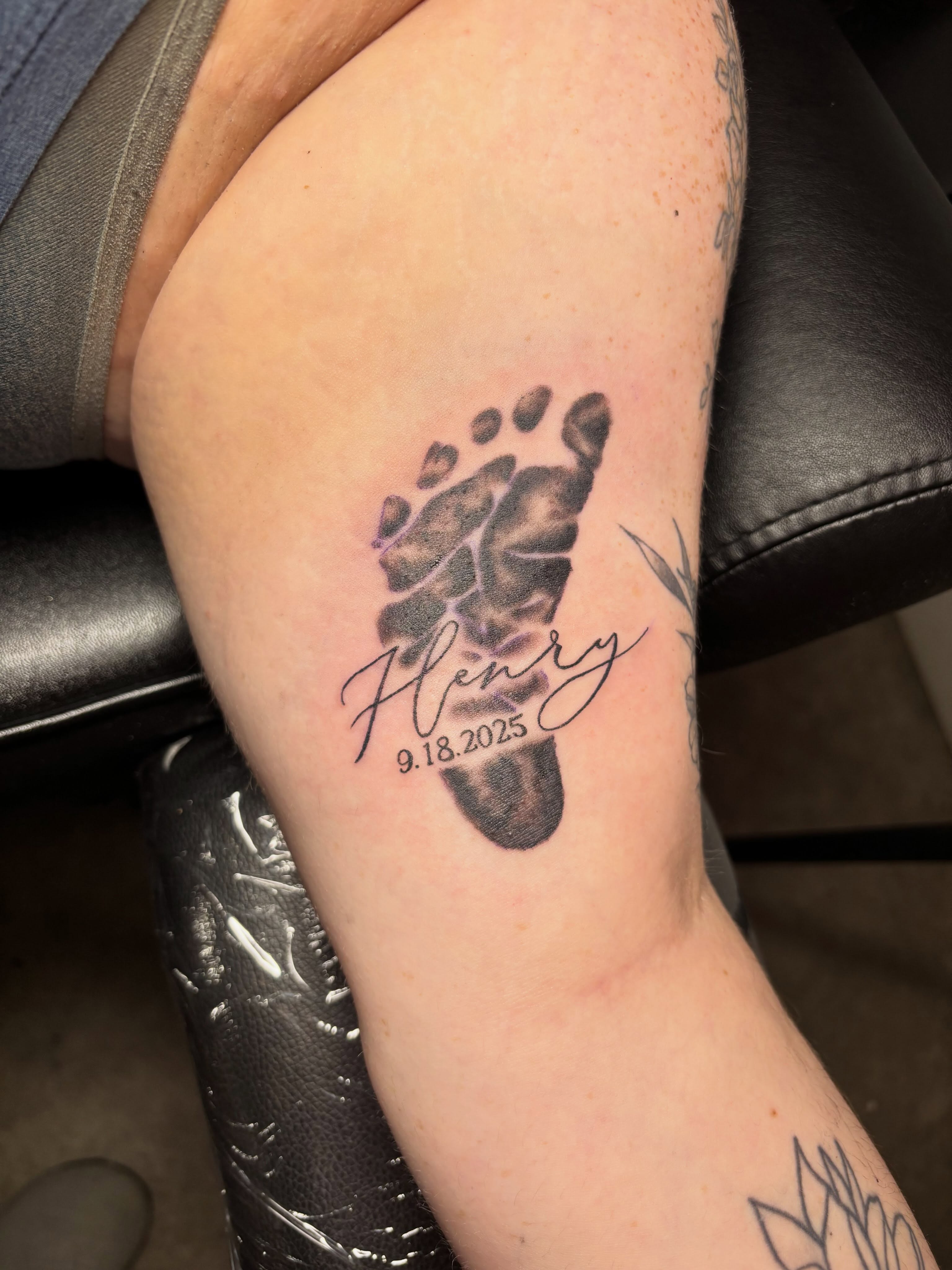 Tattoo by @tatsbybaby — black_and_grey