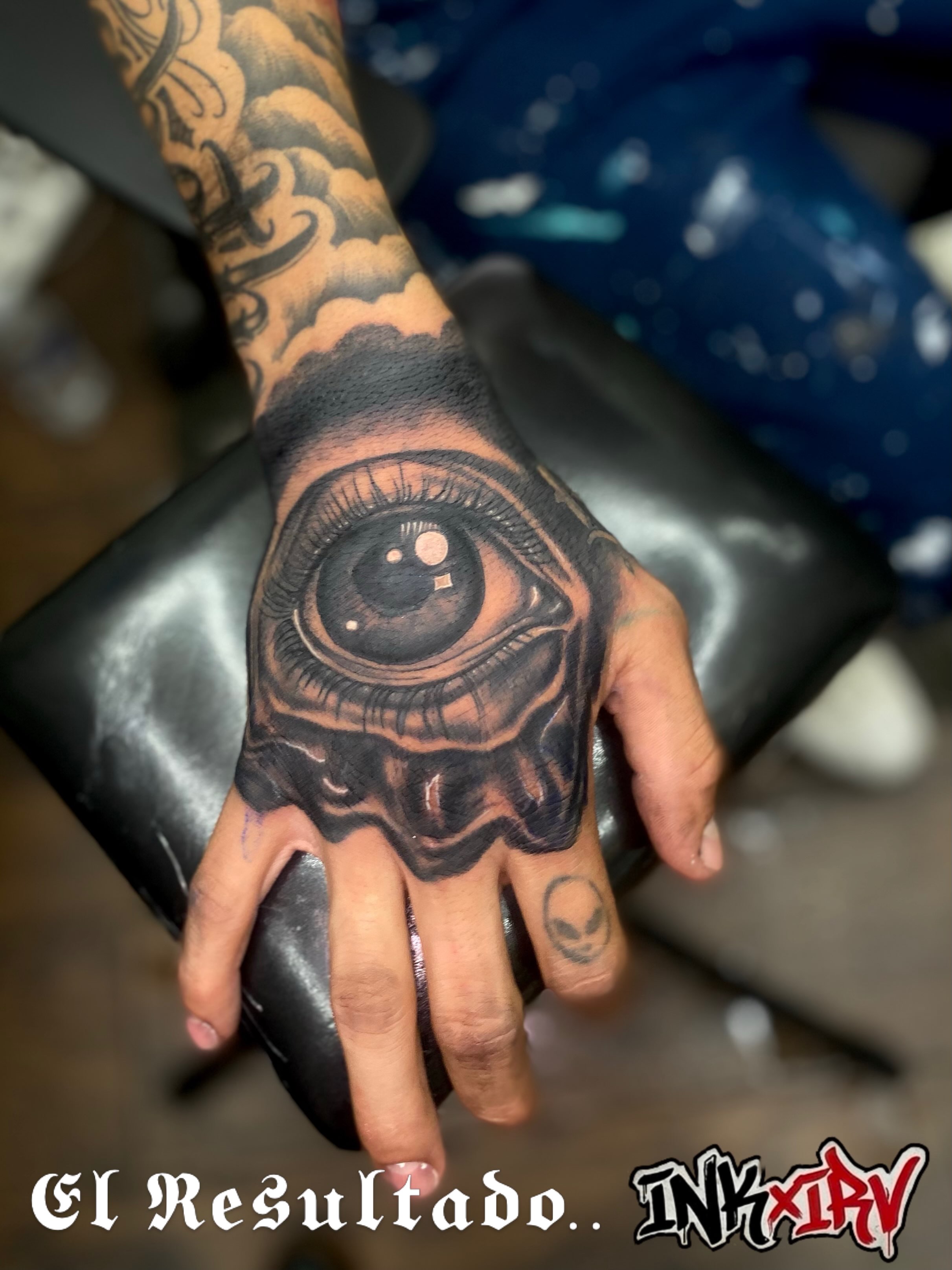 Eye realism tattoo on the hand by Irving Guzman