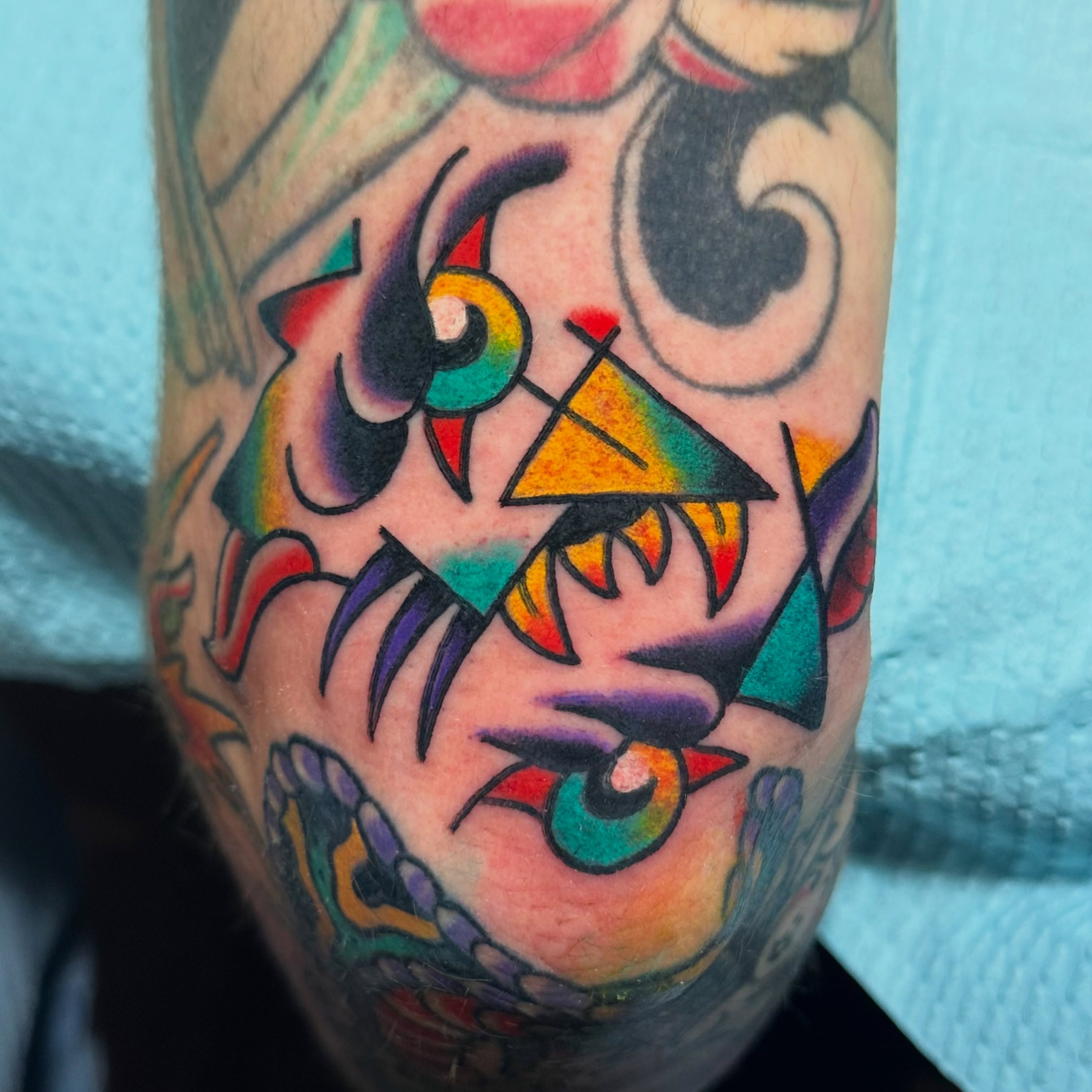 Abstract geometric shapes geometric tattoo on the forearm by Kiki Painmaker Trad Tattooer 🧨