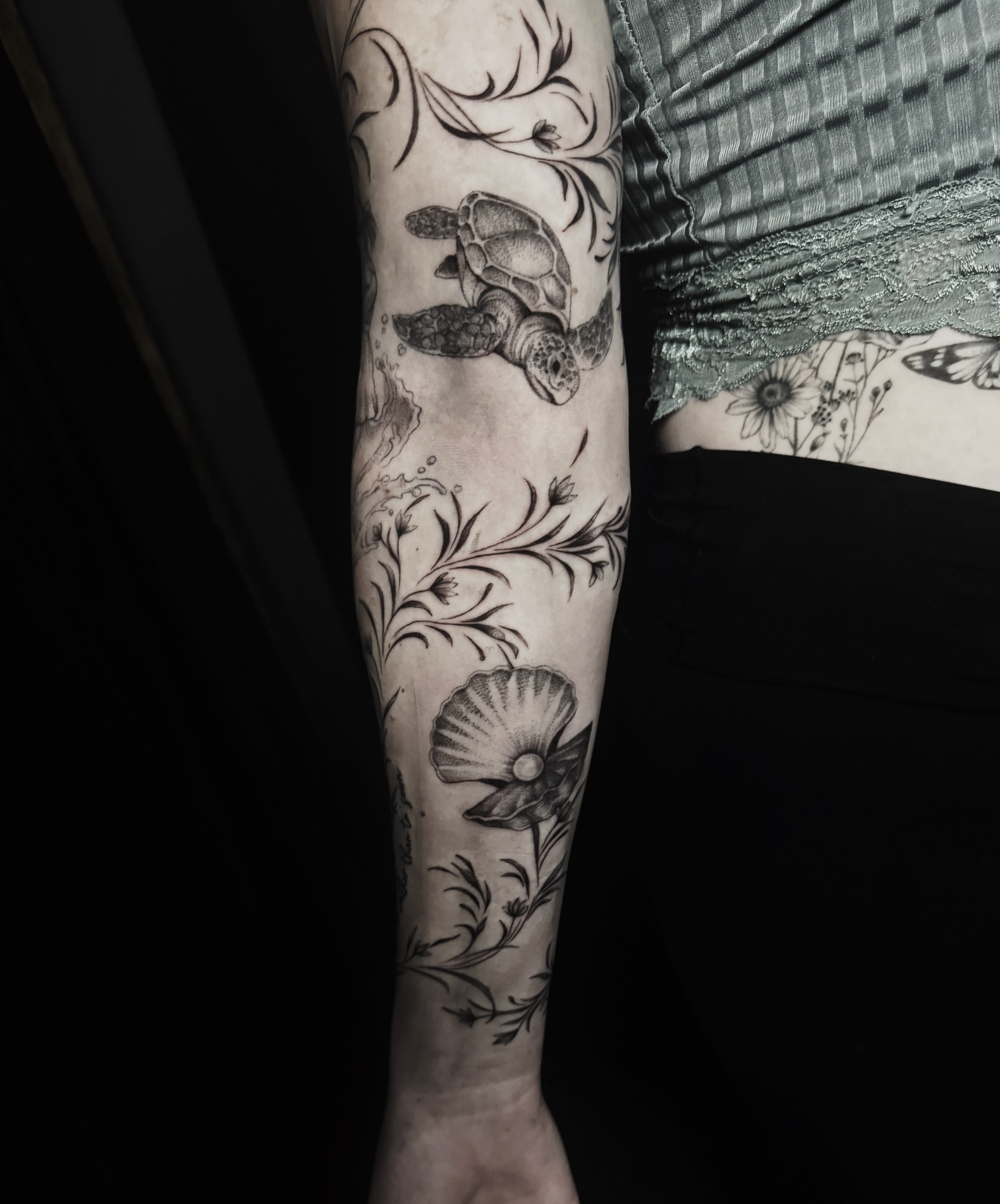 Tattoo by @shengguevaratattoos — black_and_grey, realism