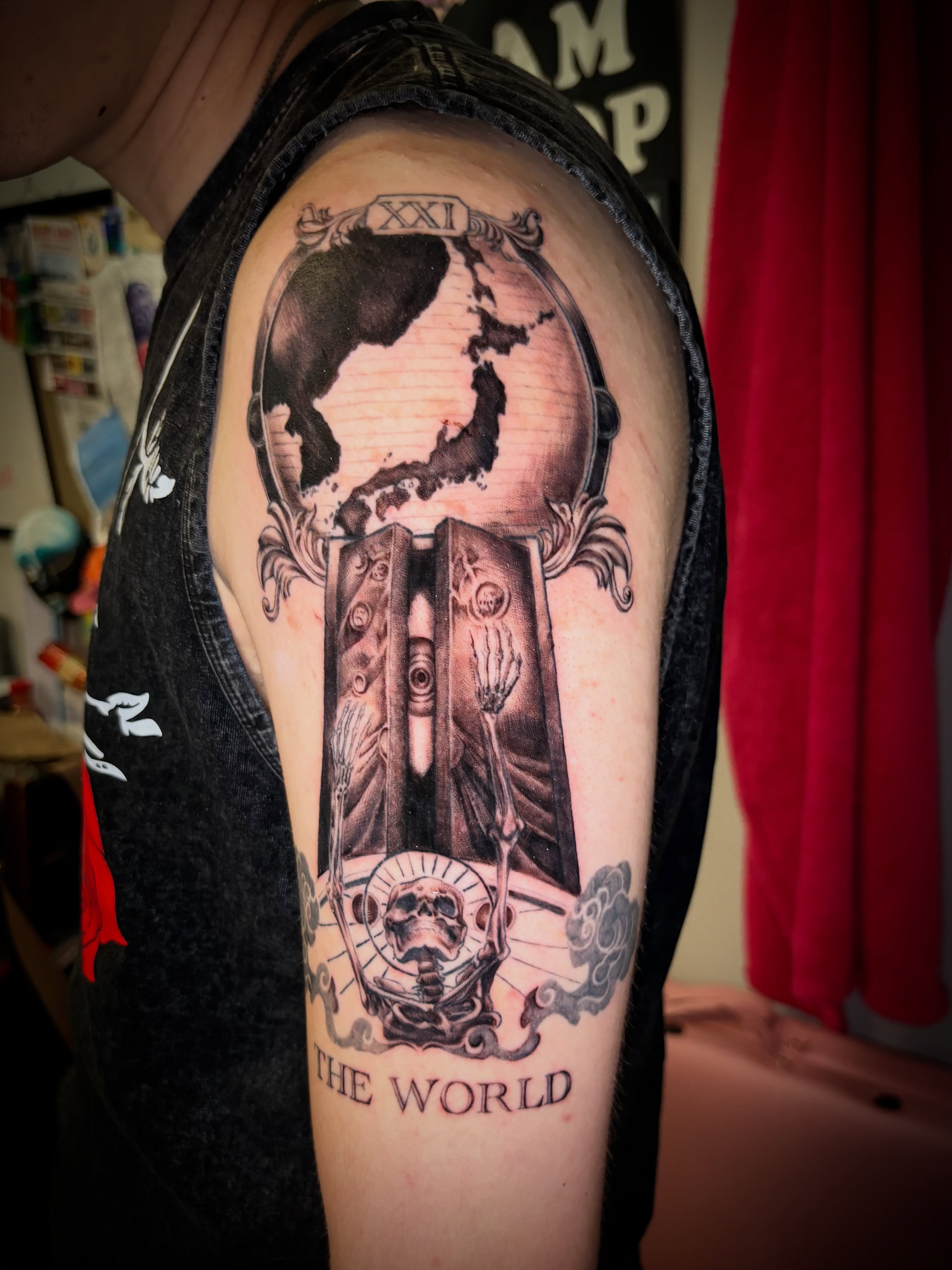 Tattoo by @theendoftimeis2am โ black_and_grey