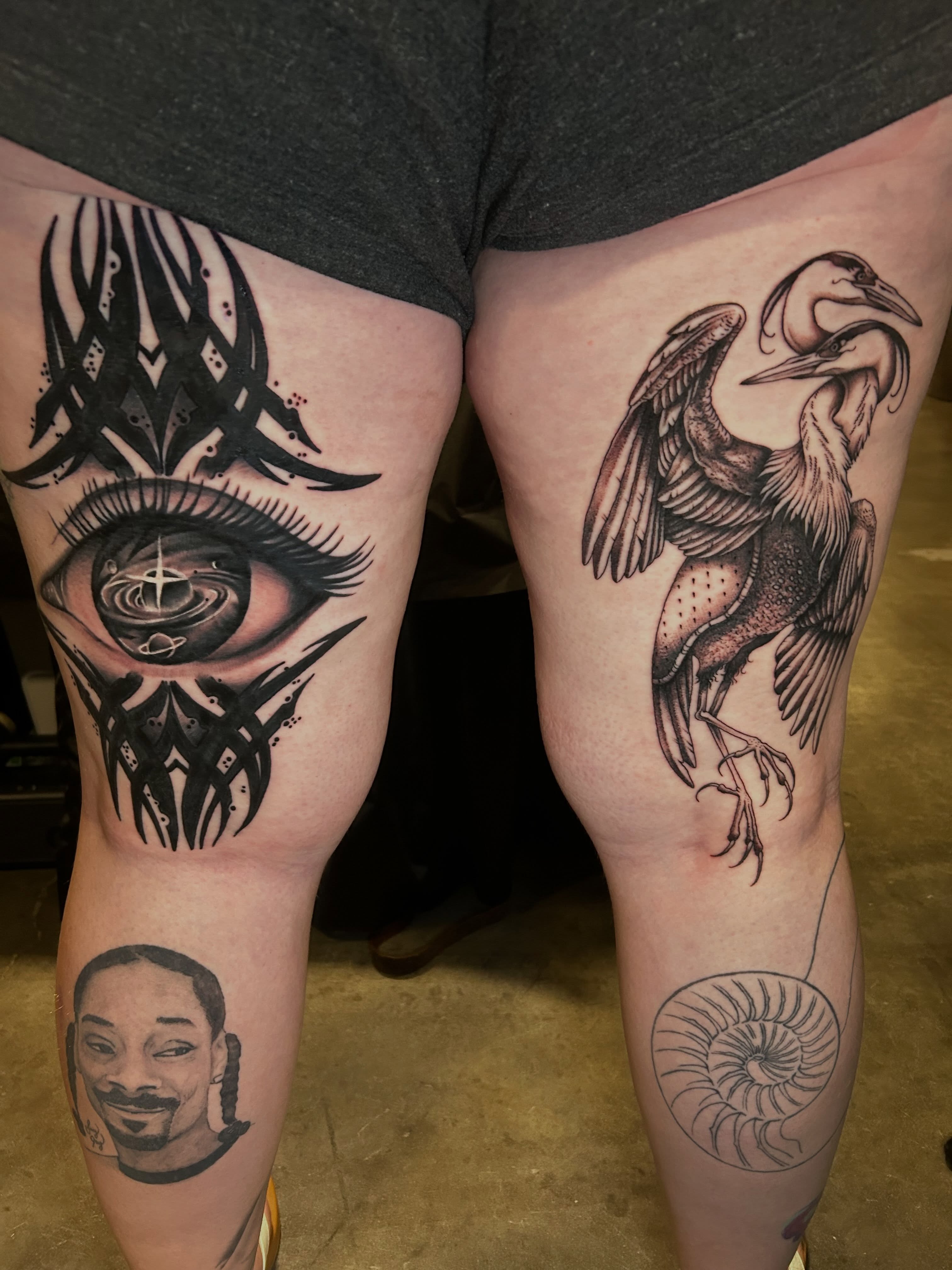 Eye and birds realism tattoo on the thigh by Austin Young