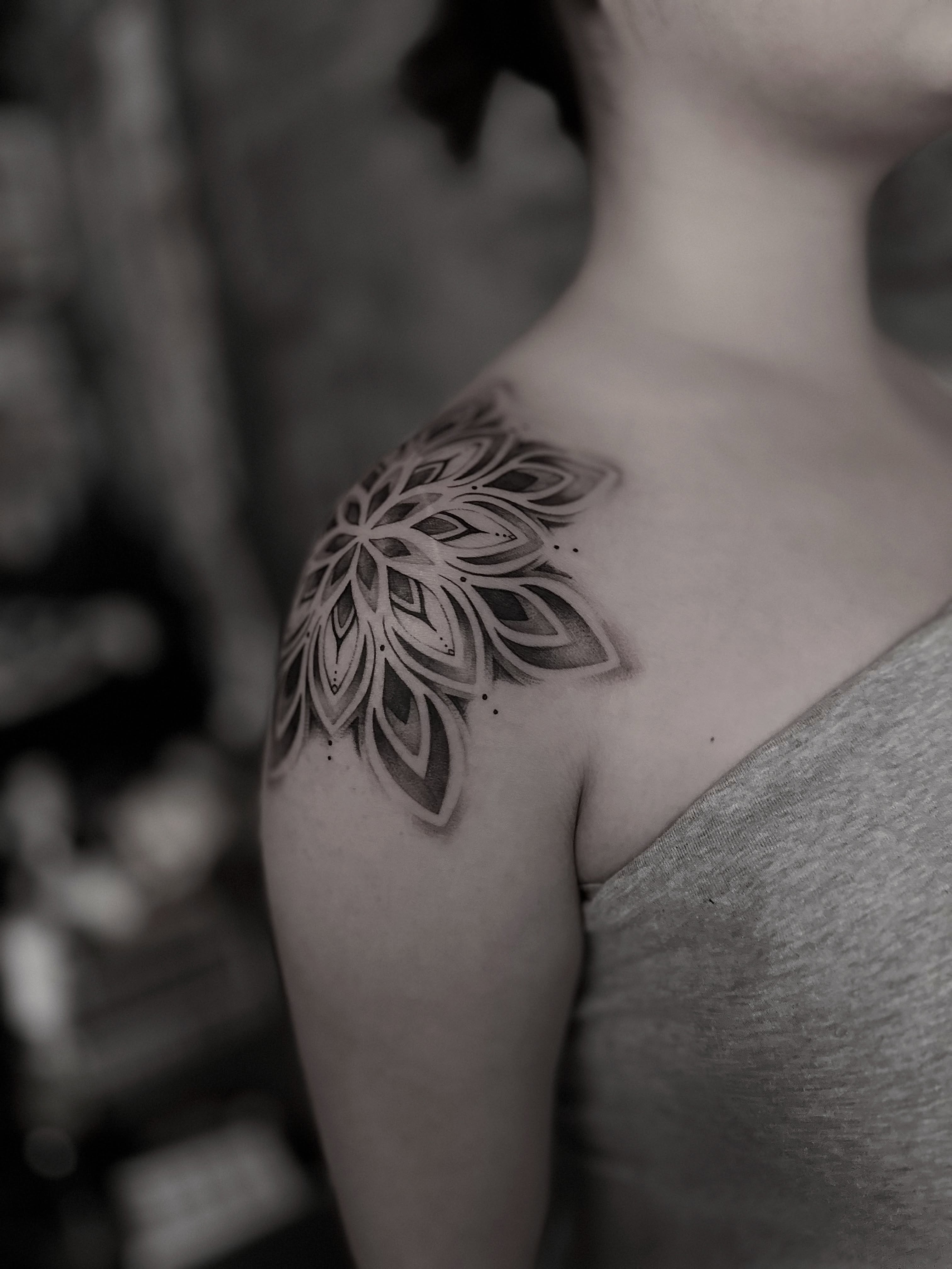 Tattoo by @nu9na_tattoo — dotwork, geometric