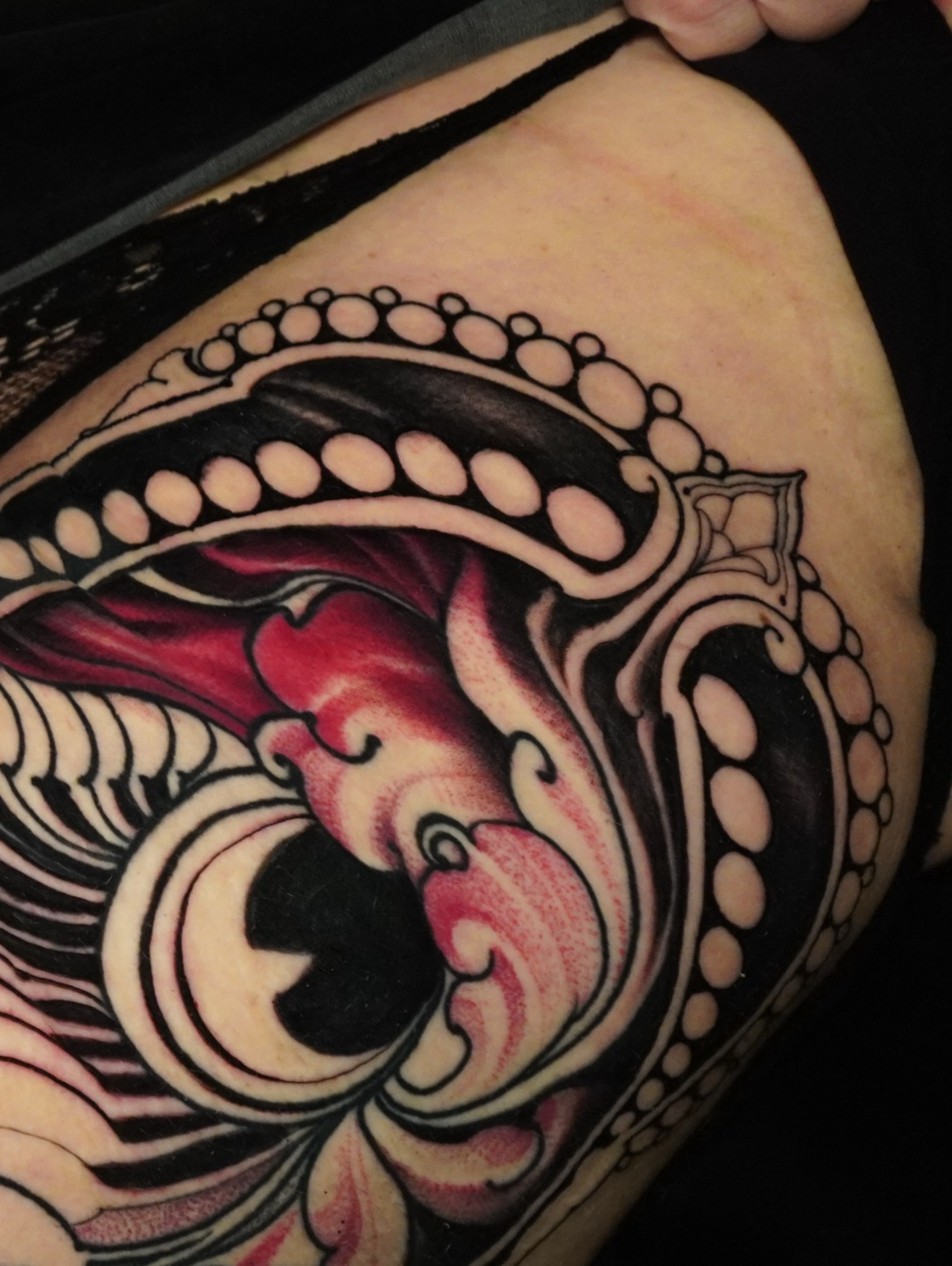 Tattoo by @fiori_lorett — american_traditional, dotwork
