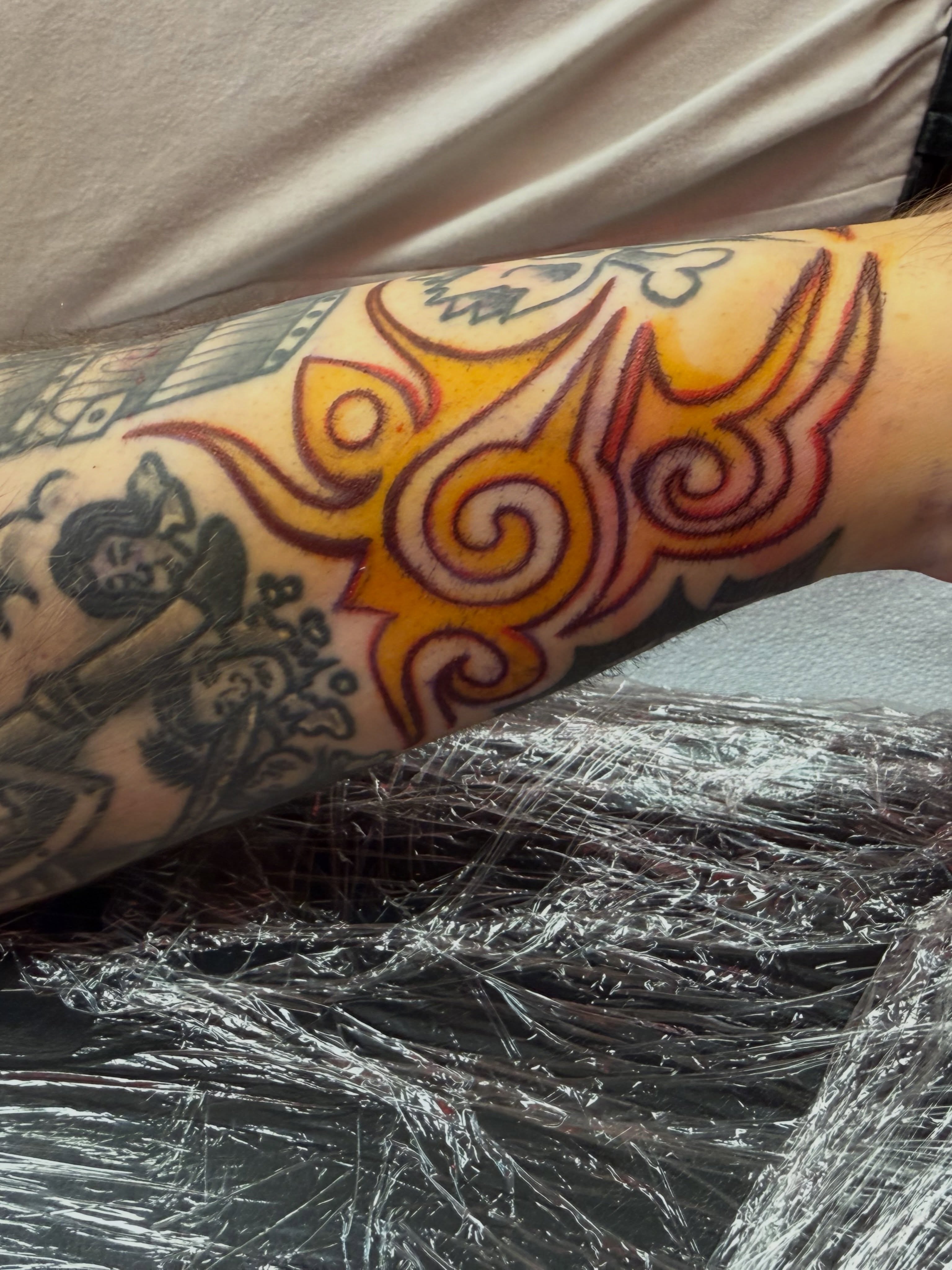 Flame design tribal tattoo on the forearm by ๐
๐ฆ๐๐ซ๐ ๐ ๐๐ข๐ฉ๐ฆ๐ ๐ฆ๐ ๐๐๐ฏ๐ฆ๐