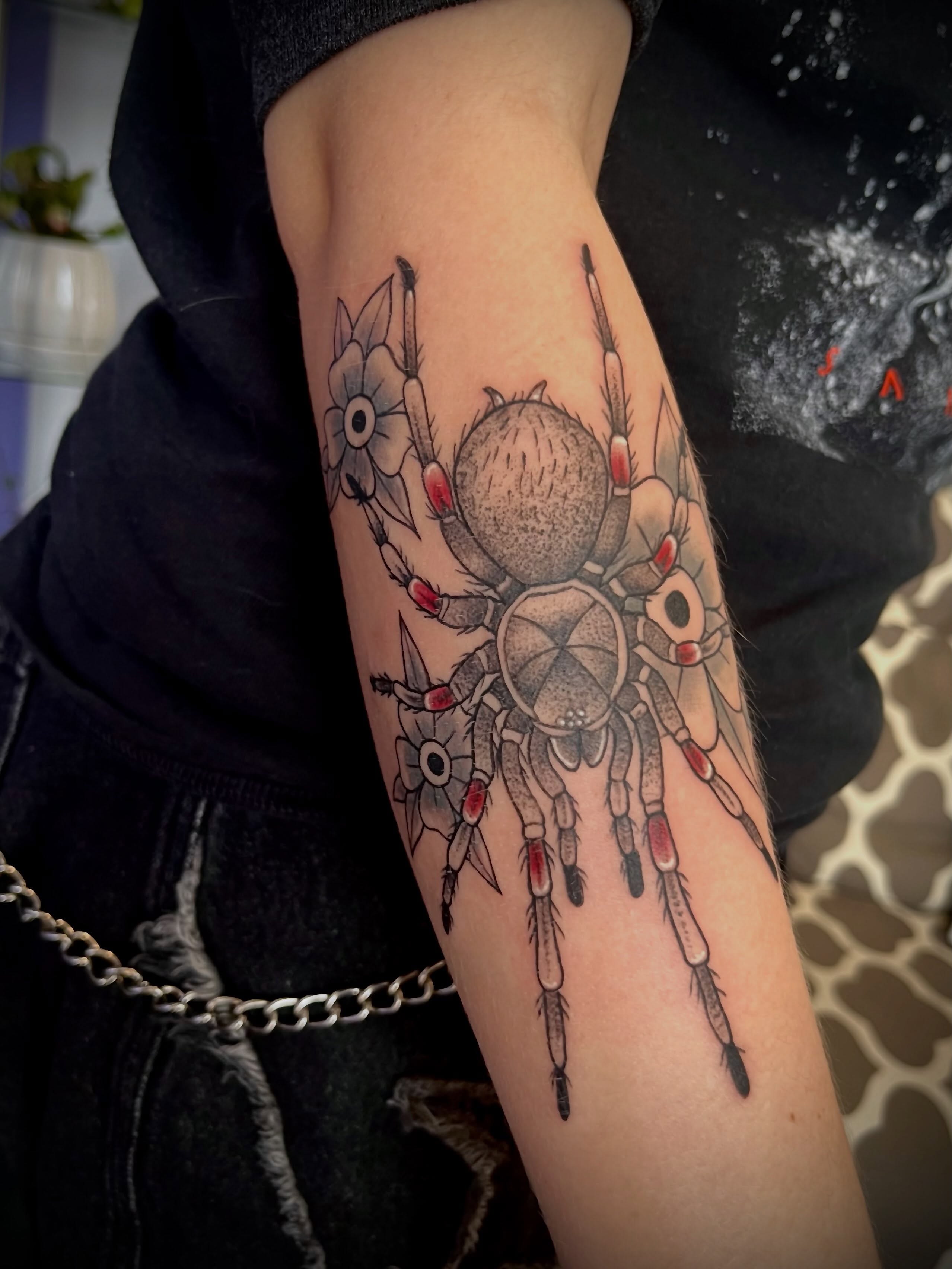 Spider realism tattoo on the forearm by Freya Petersen