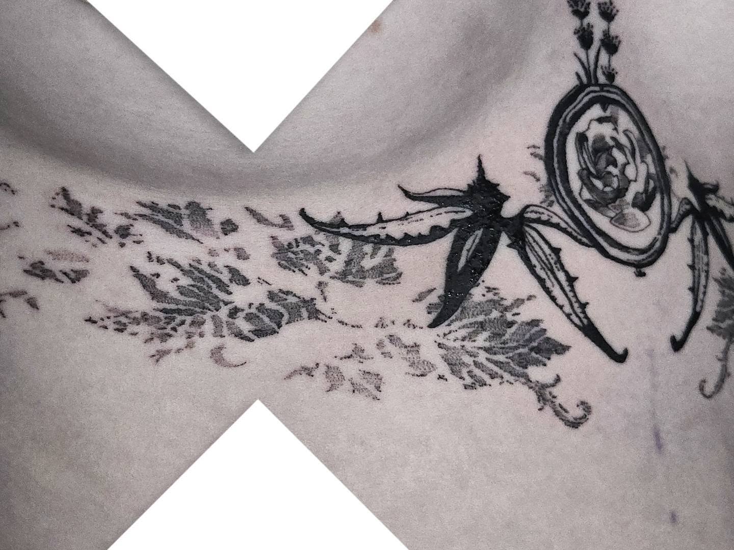 Rose and thorns black and grey tattoo on the chest by ⚙️ 𝔄𝔞𝔯𝔬𝔫 𝔇. ⚙️