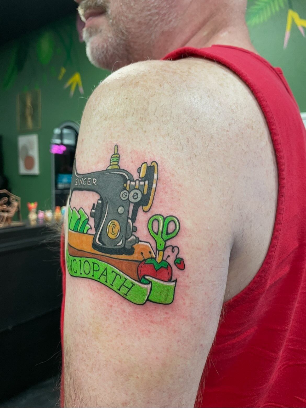 Sewing machine and apple new school tattoo on the shoulder by 𝕲𝖗𝖆𝖈𝖊 🥀 ᴛᴀᴛᴛᴏᴏ