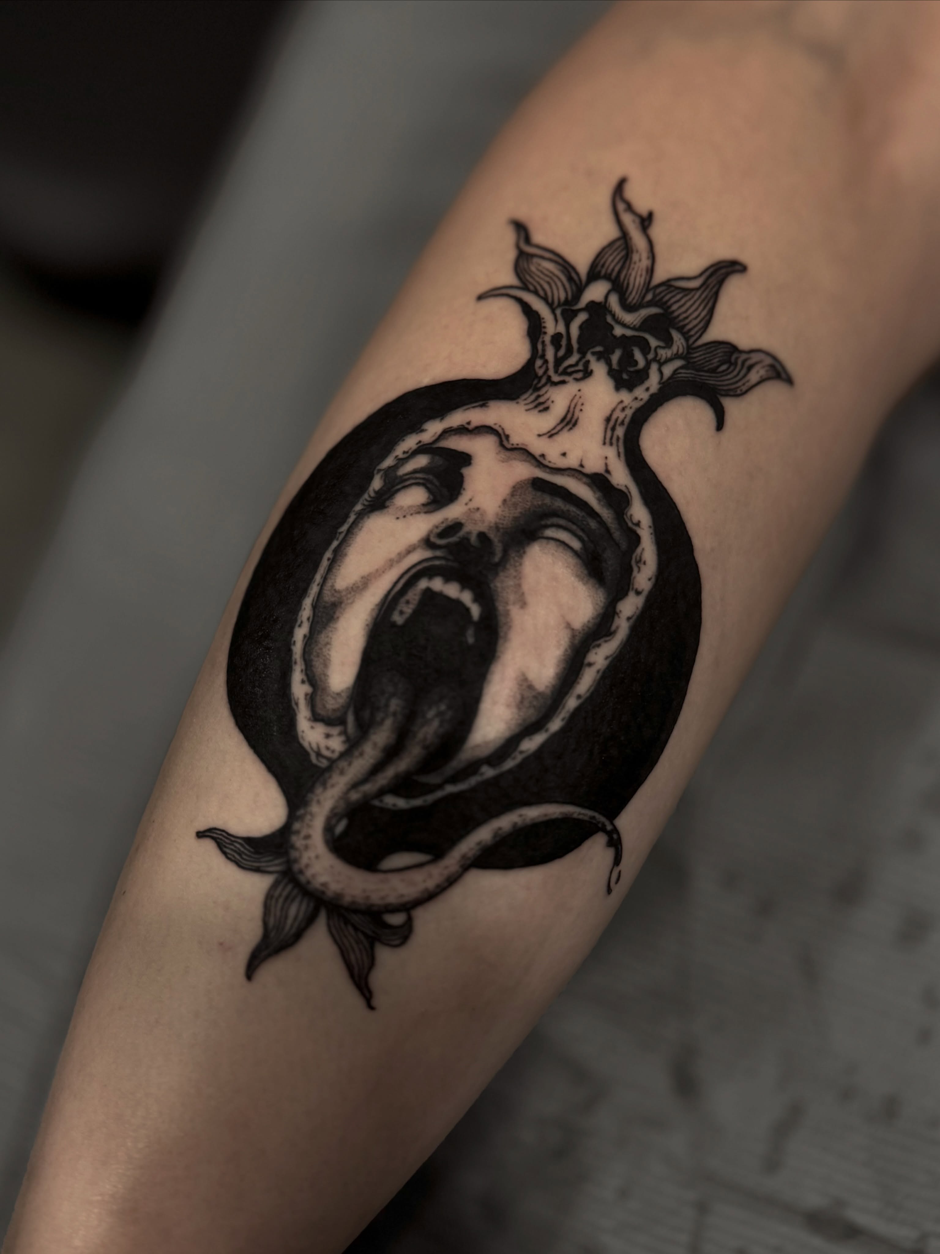 Scream black and grey tattoo on the forearm by 𝐋𝐢𝐬𝐚 𝐊𝐨𝐫𝐳𝐞𝐧𝐨𝐰𝐬𝐤𝐢