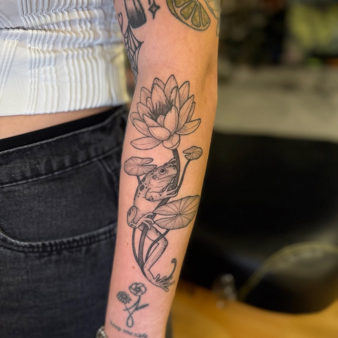 Tattoo by @copaceticink — black_and_grey