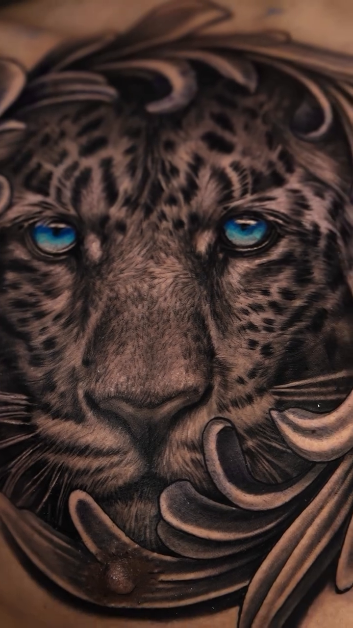 Leopard face realism tattoo by Luis Bravo