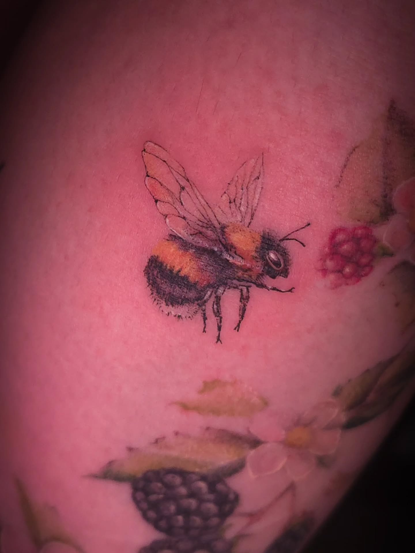 Bee realism tattoo on the shoulder by Viktoriia ▪︎ Tattoo ▪︎ Chicago ▪︎ Naperville