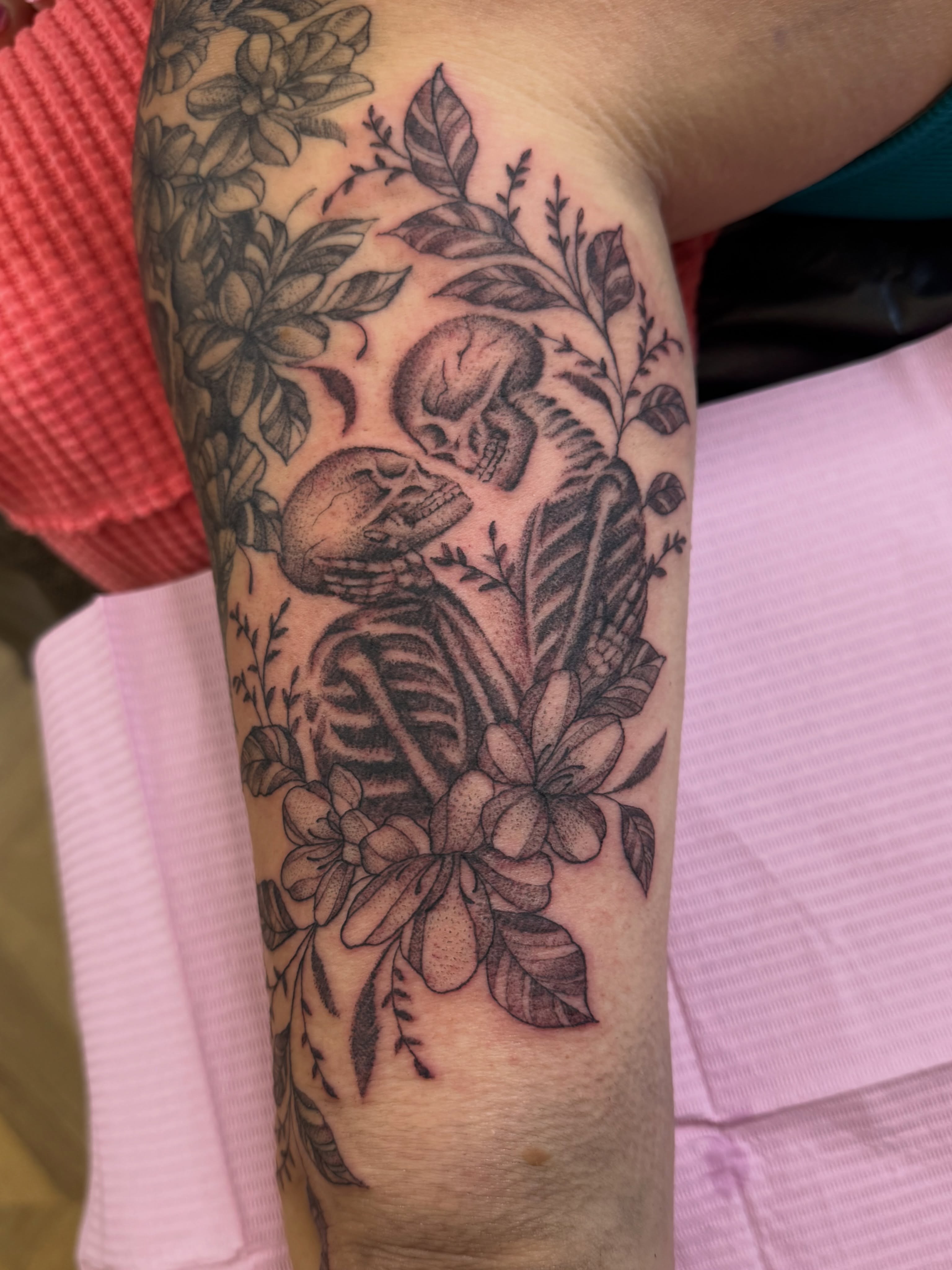 Tattoo by @chloemarietattoo โ black_and_grey