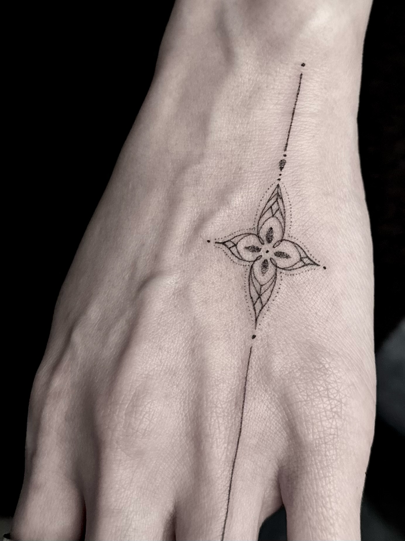 Tattoo by @nu9na_tattoo — dotwork, geometric