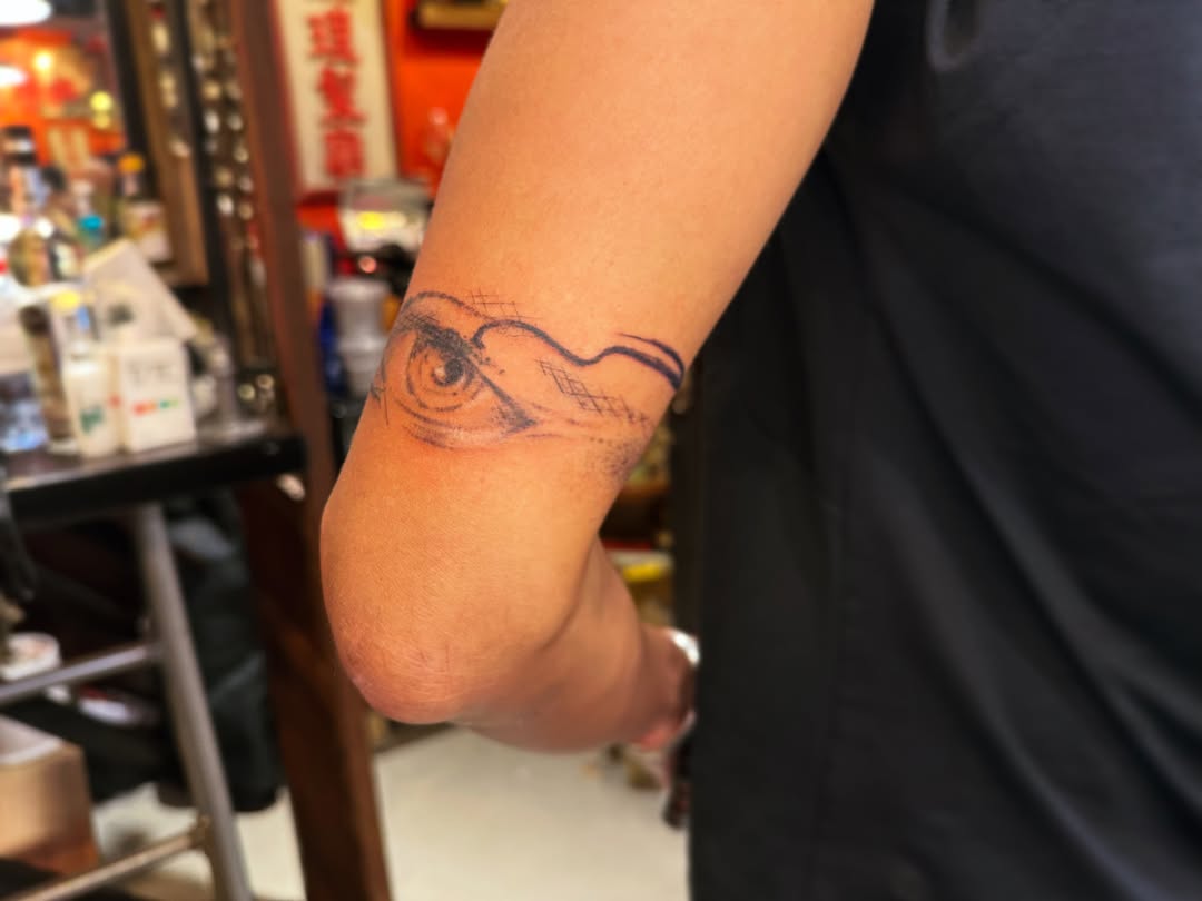 Tattoo by @2ndstreet_tattoo — geometric
