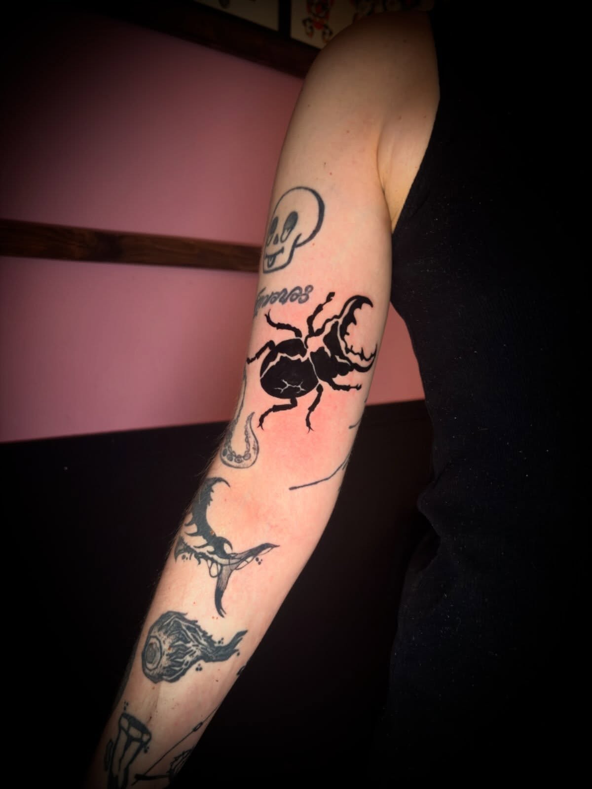 Spider black and grey tattoo on the forearm by lu ๐