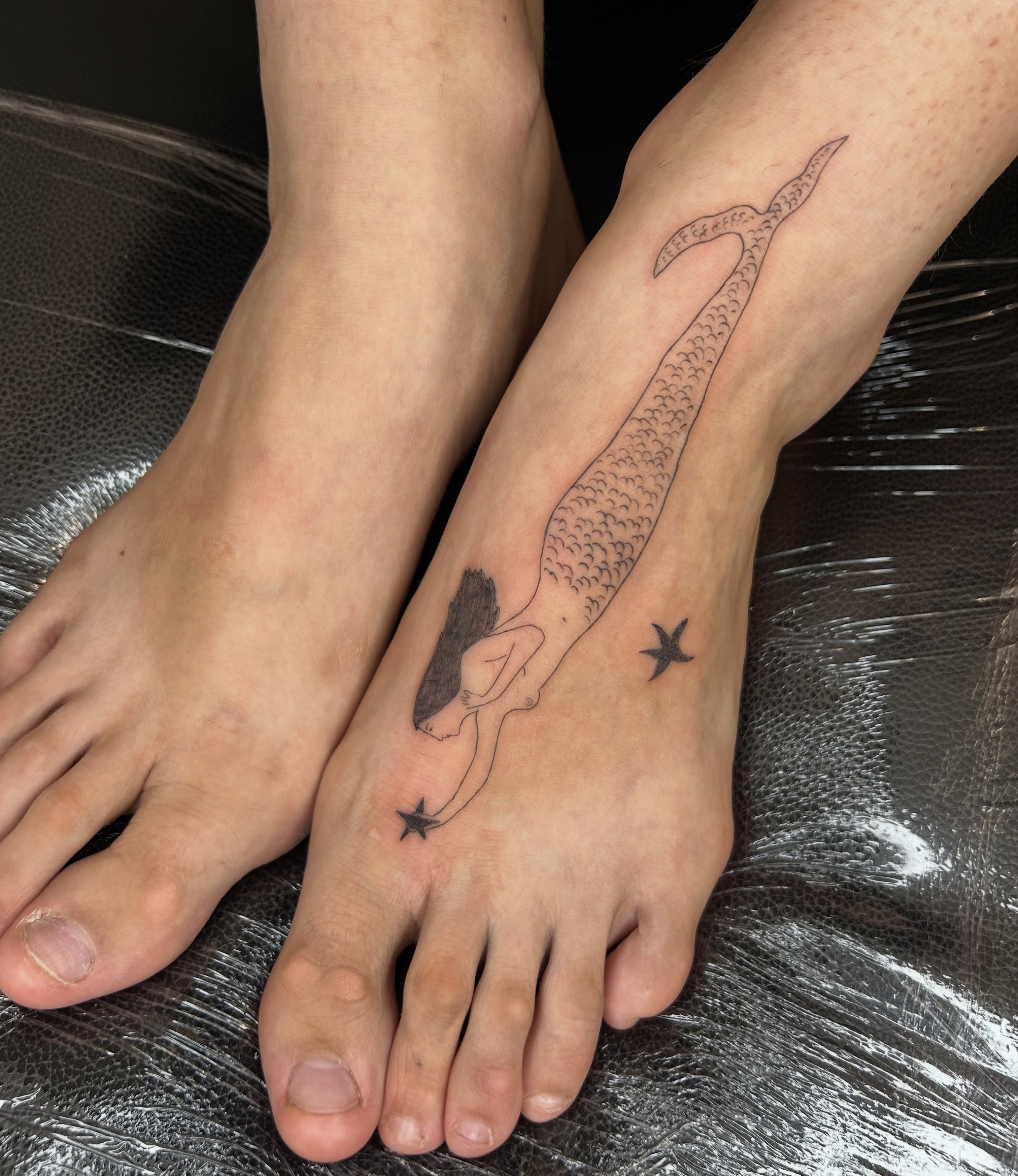 Tattoo by @klaracoral — black_and_grey