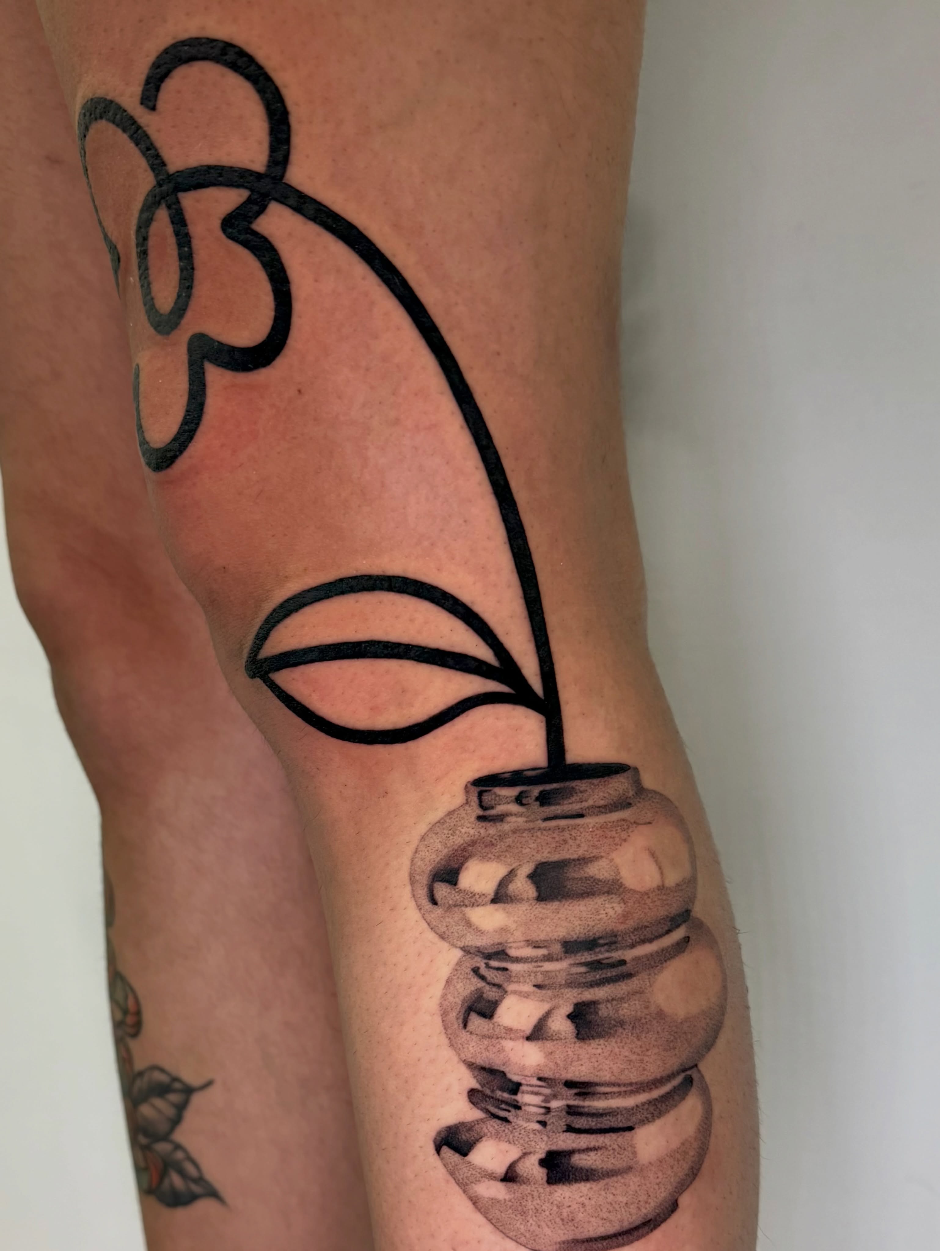 Lamp dotwork tattoo on the forearm by 𝘋𝘪𝘢𝘯𝘯𝘢