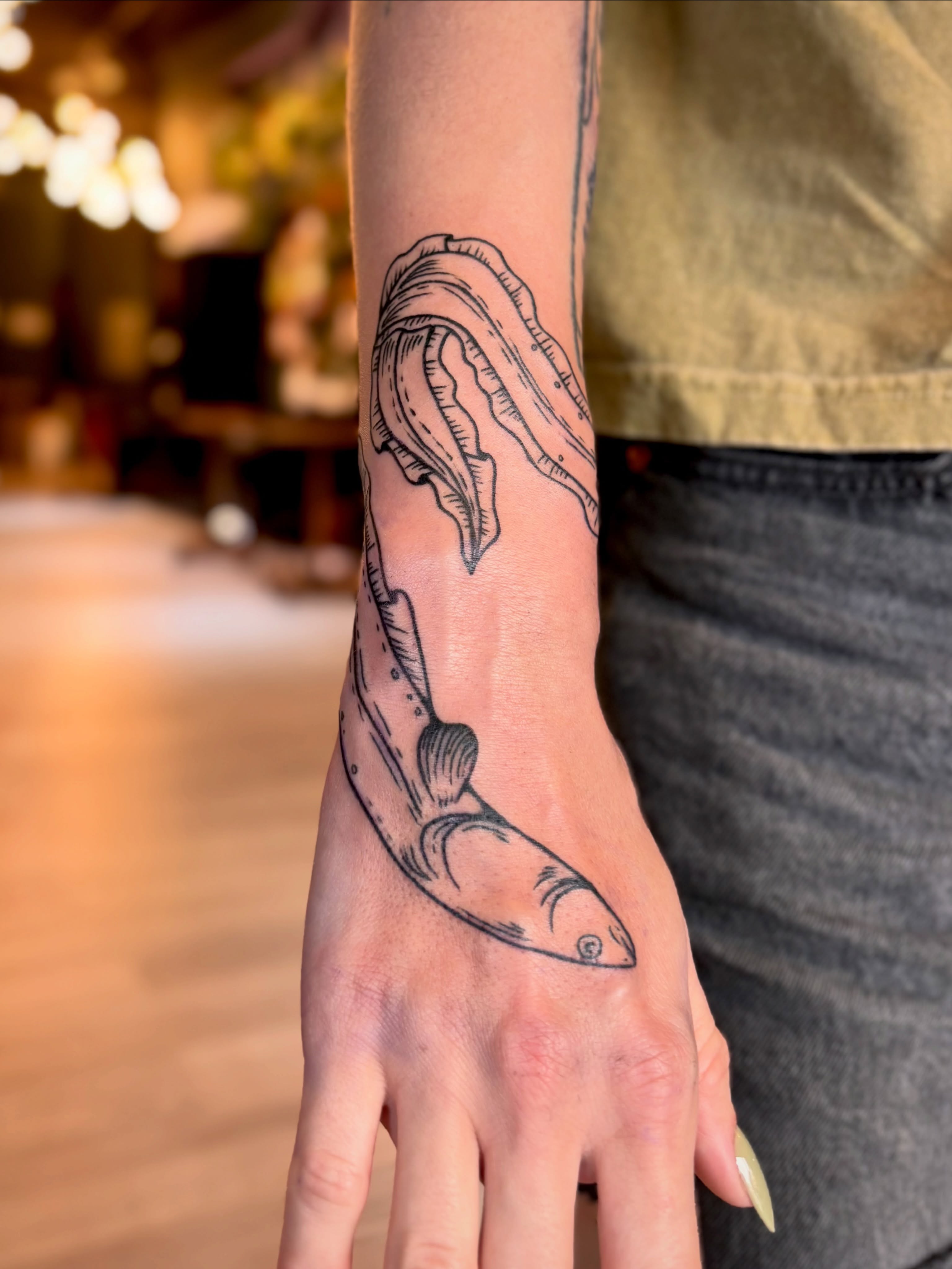 Tattoo by @daisy_chaiin — black_and_grey