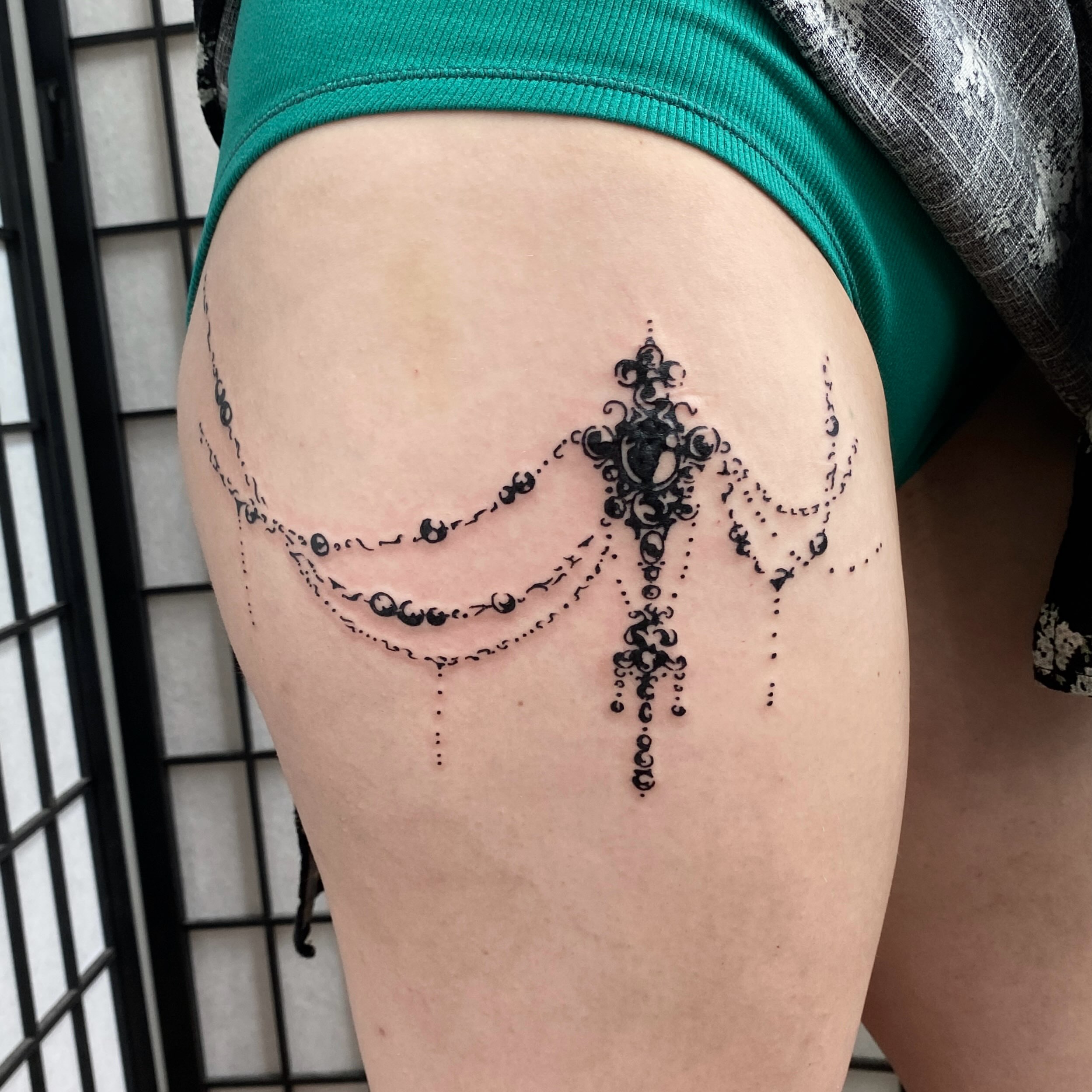 Chandelier dotwork tattoo on the thigh by Clara
