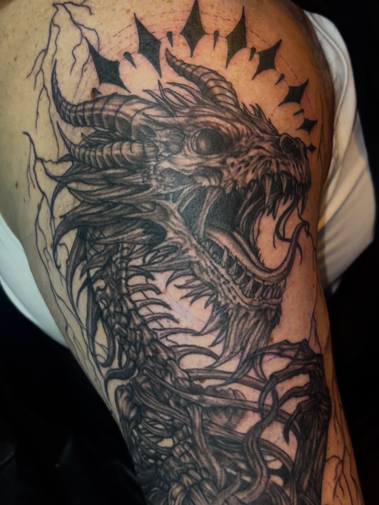 Dragon realism tattoo on the upper arm by 𝔾𝔥𝓸ş𝔱