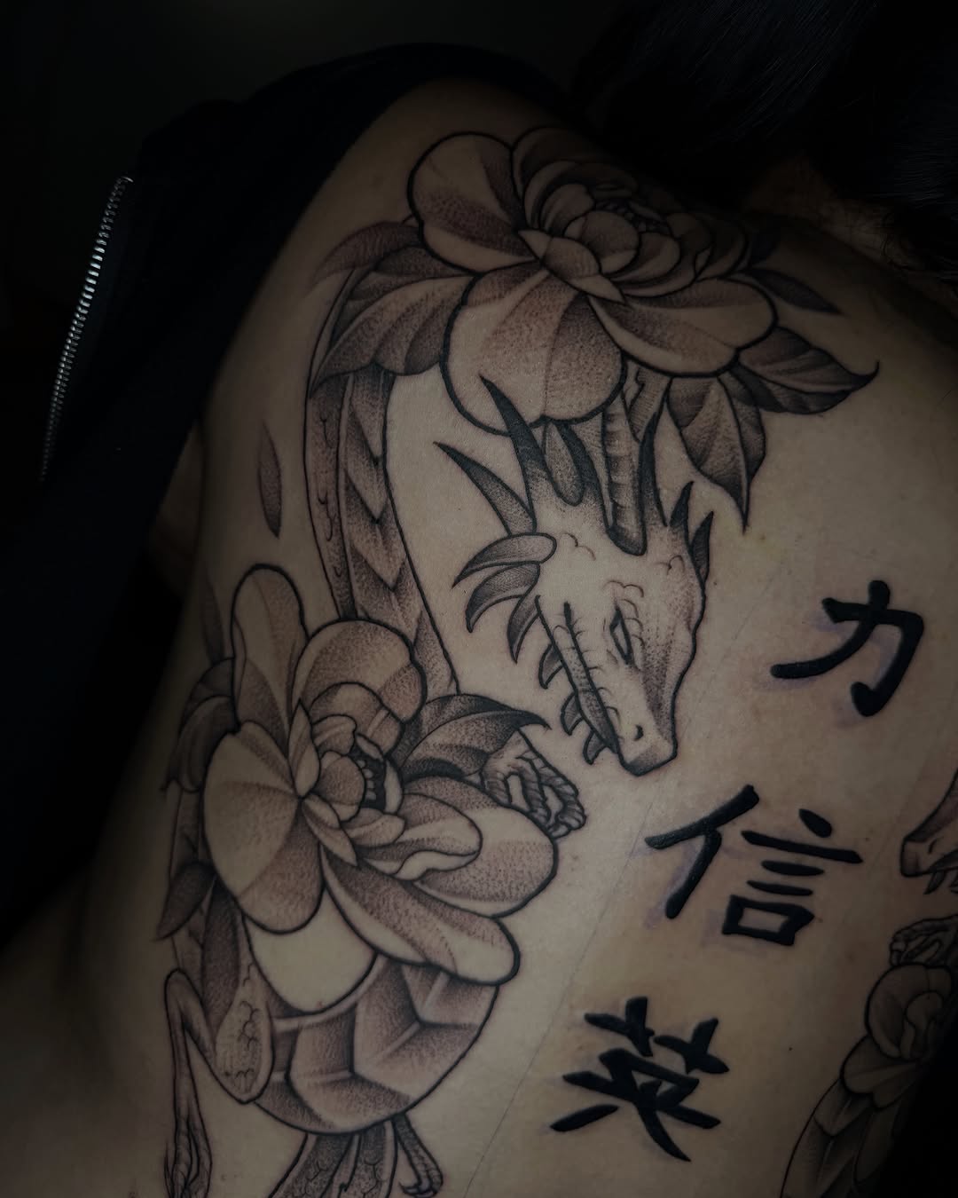 Dragon and flowers dotwork tattoo on the shoulder by 💞Juju💕