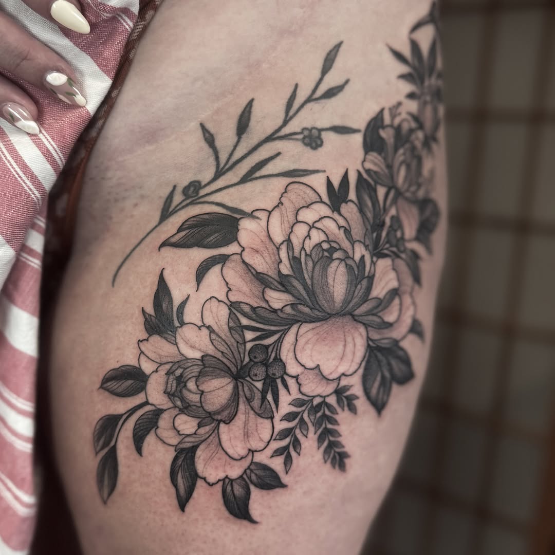 Peony bouquet black and grey tattoo on the thigh by ⚔️ 𝕬𝖓𝖞𝖆 𝖁𝖎𝖈𝖙𝖔𝖗𝖎𝖆 ⚔️, Fairfax, Virginia