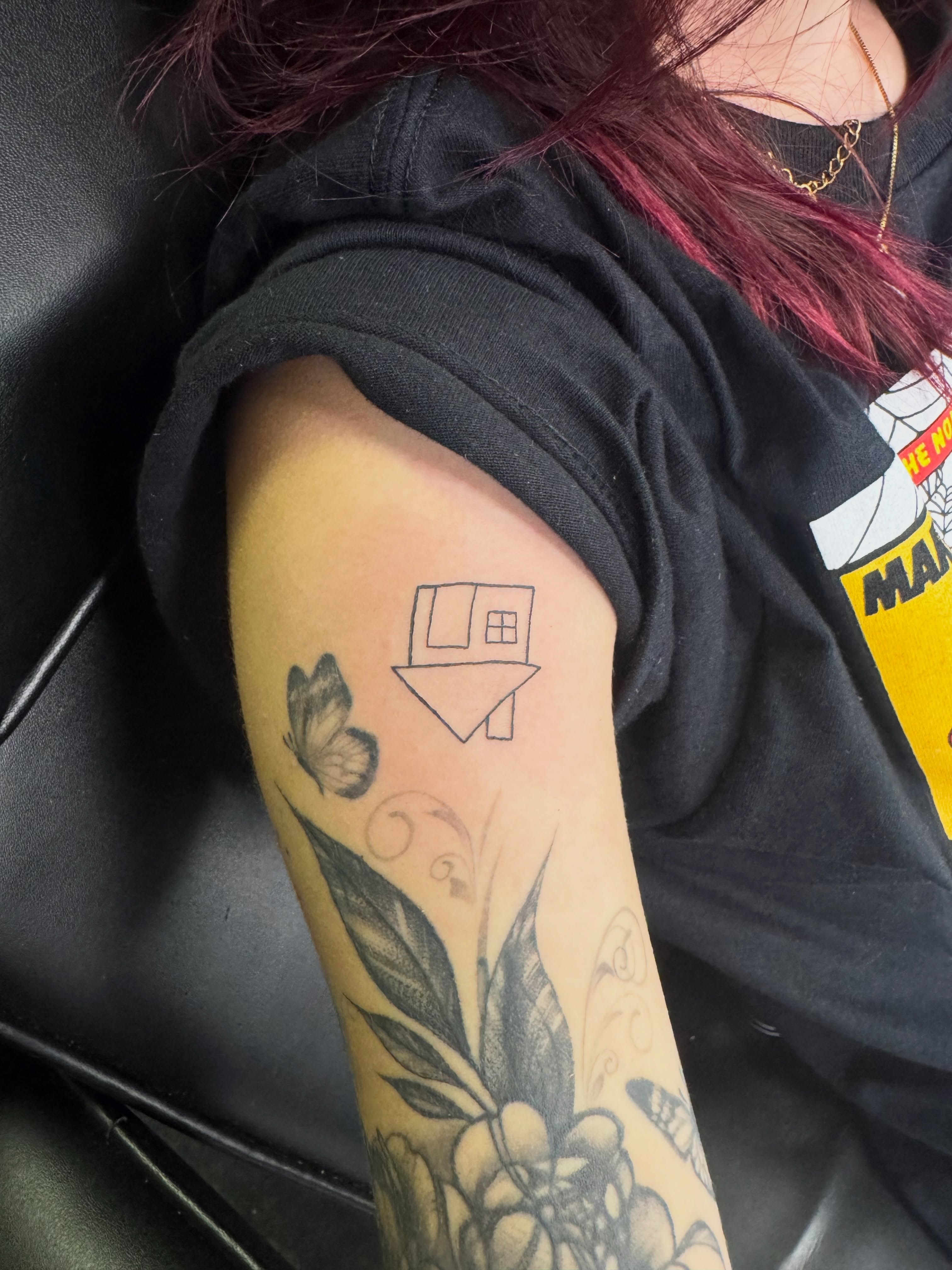 Tattoo by @daizy.ink — geometric