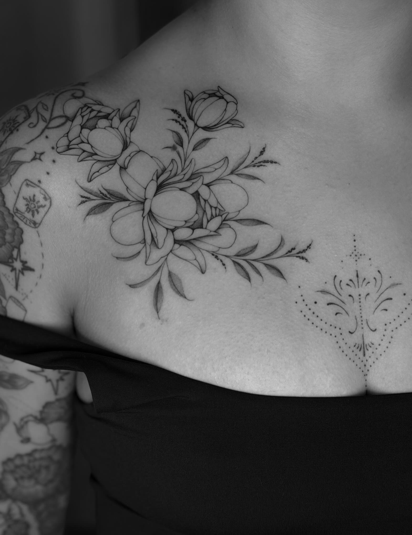 Floral bouquet black and grey tattoo on the chest by ꕥ LANA MOON TATU ꕥ