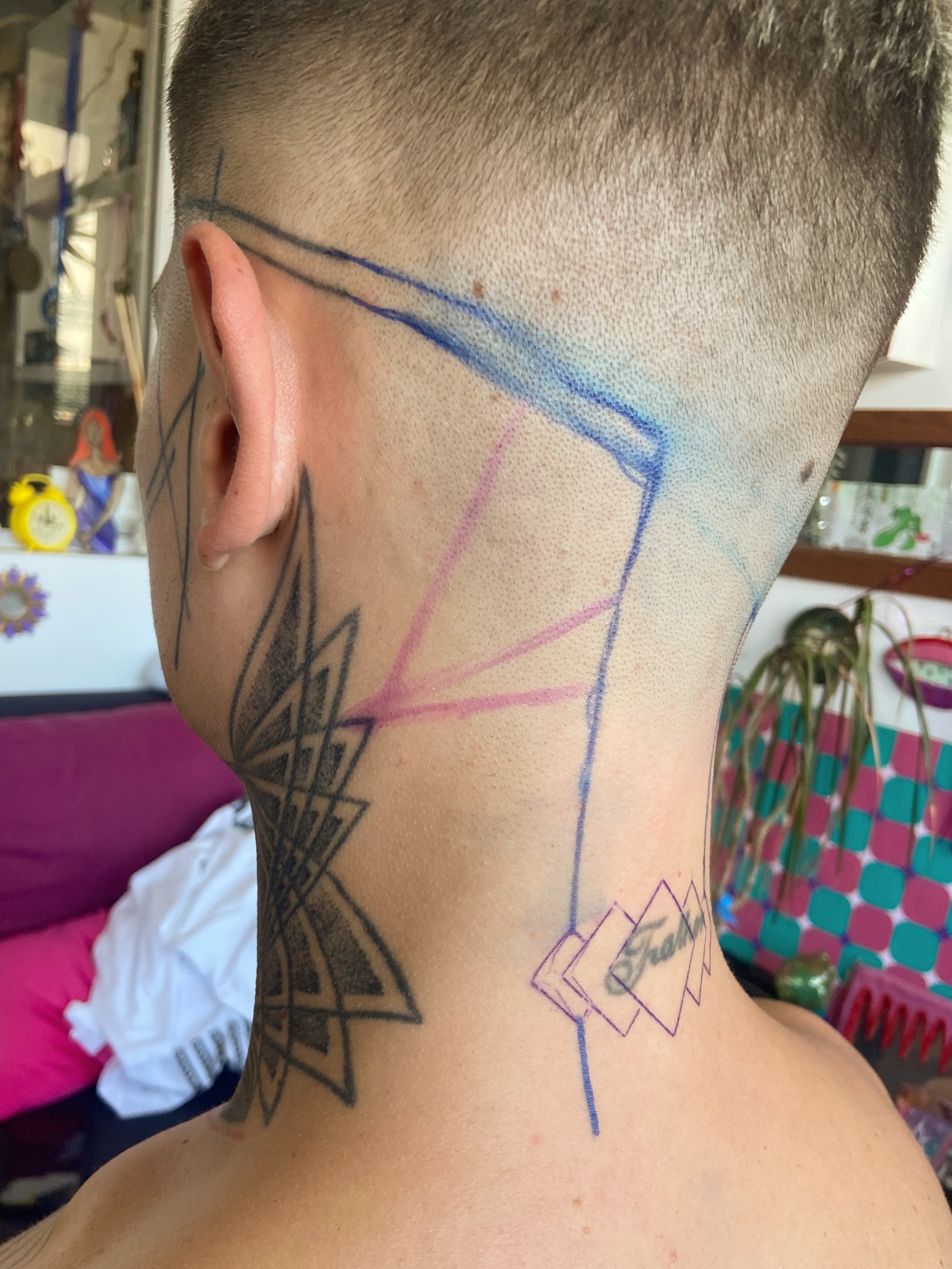 Geometric design geometric tattoo on the neck by Kasia ✨jedyny taki handpoke w katowicach✨