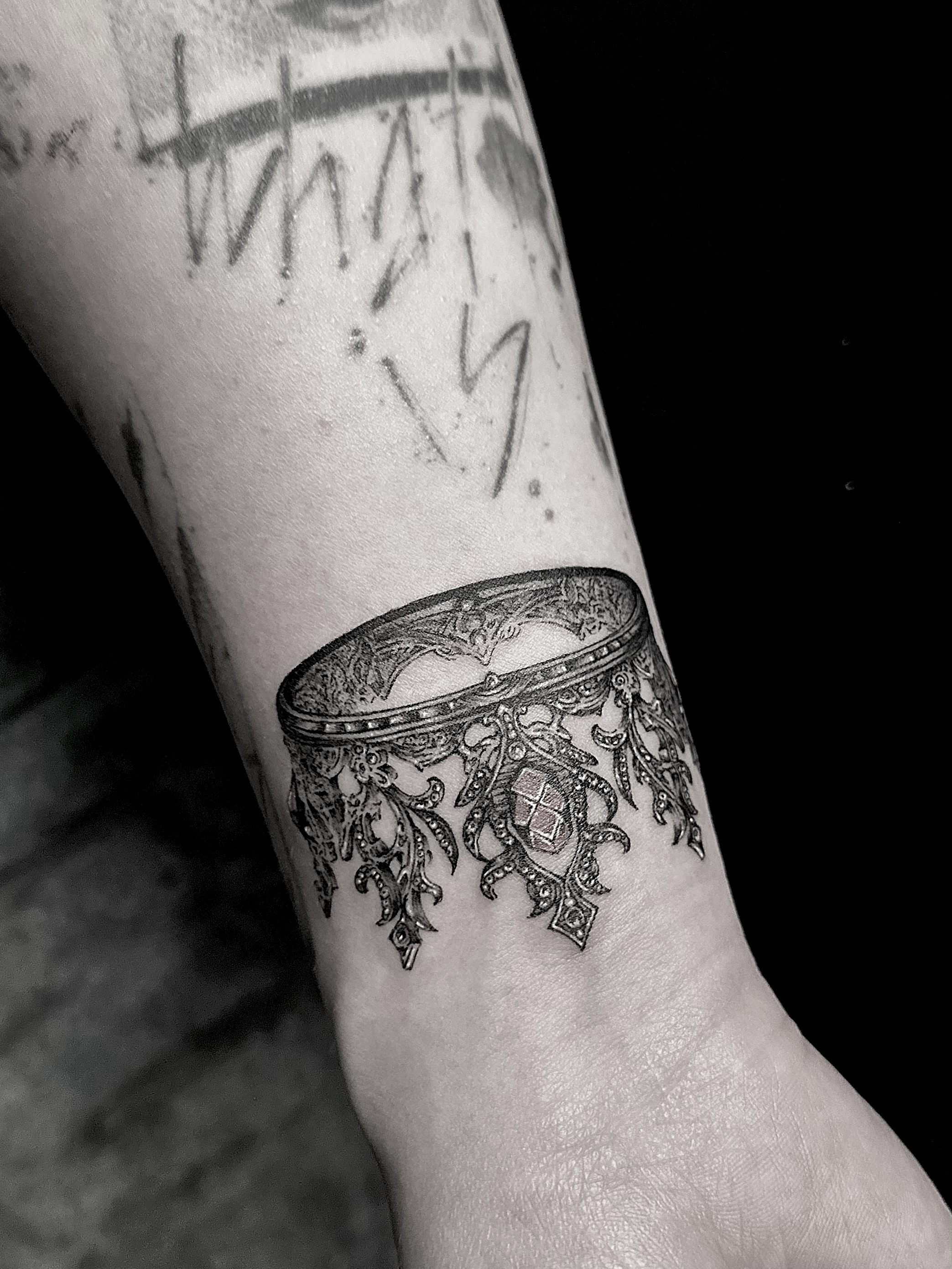 Tattoo by @nu9na_tattoo — black_and_grey