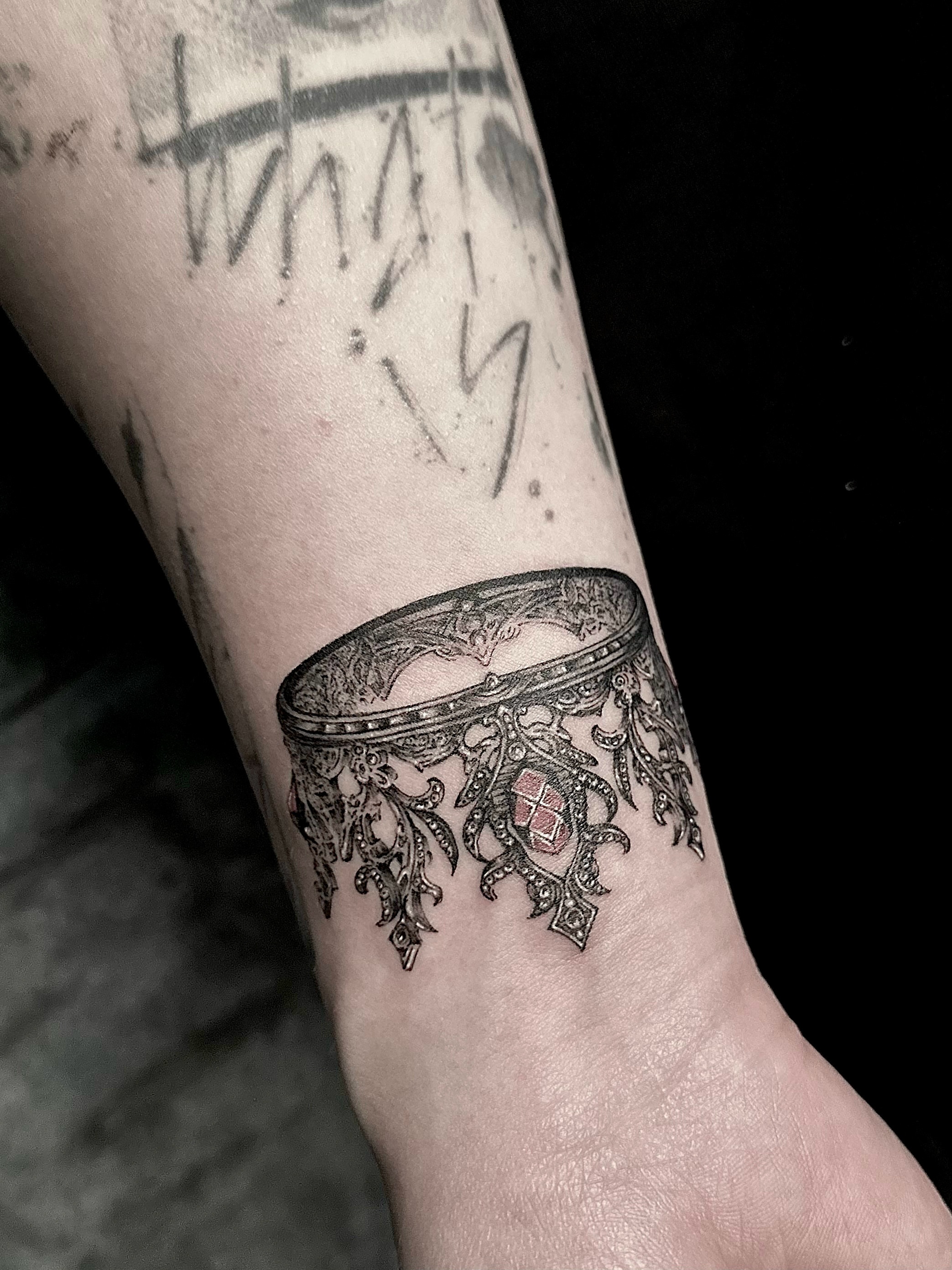 Tattoo by @nu9na_tattoo — black_and_grey