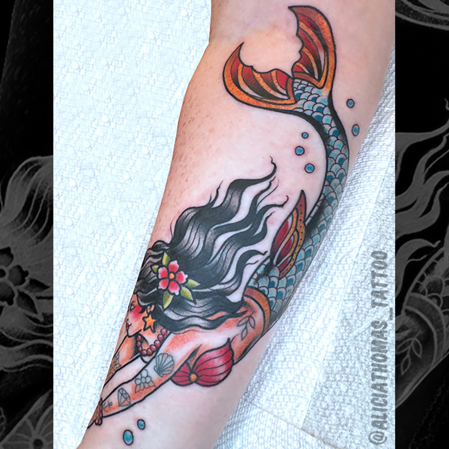 Mermaid American traditional tattoo on the forearm by 𝖆𝖑𝖎𝖈𝖎𝖆 𝖙𝖍𝖔𝖒𝖆𝖘