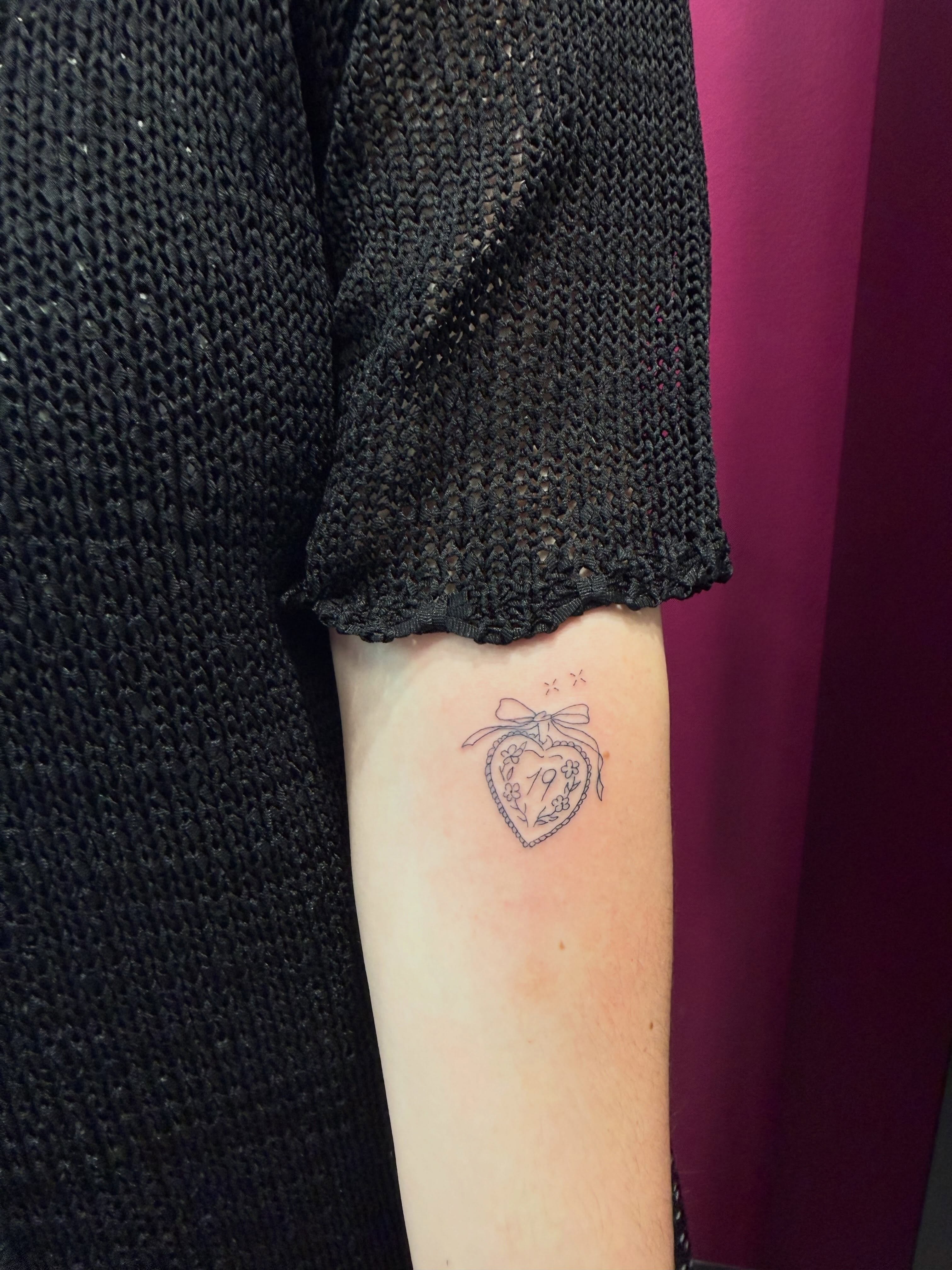 Tattoo by @pinkhousetattoo β fine_line