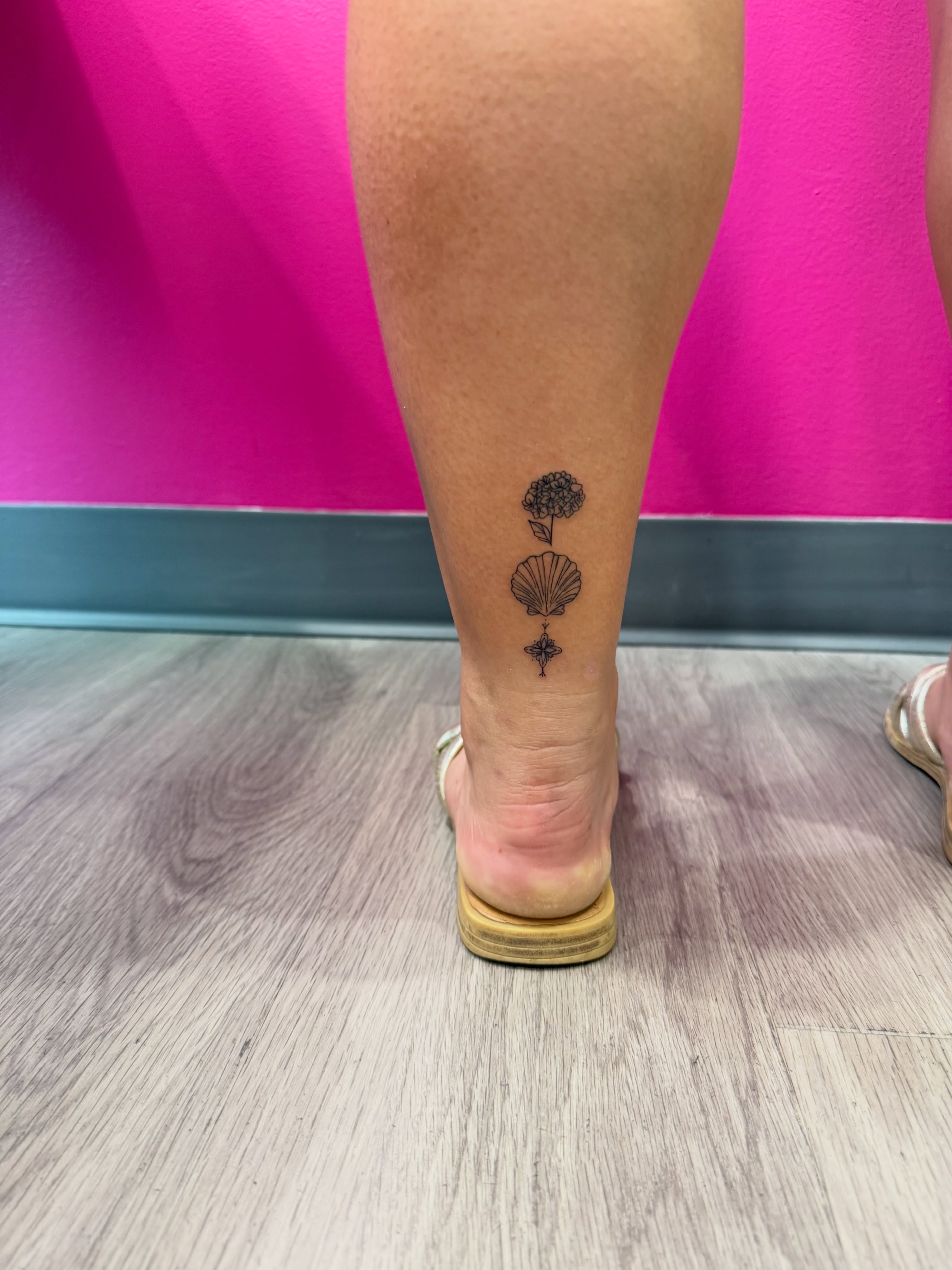 Tattoo by @pinkhousetattoo β black_and_grey