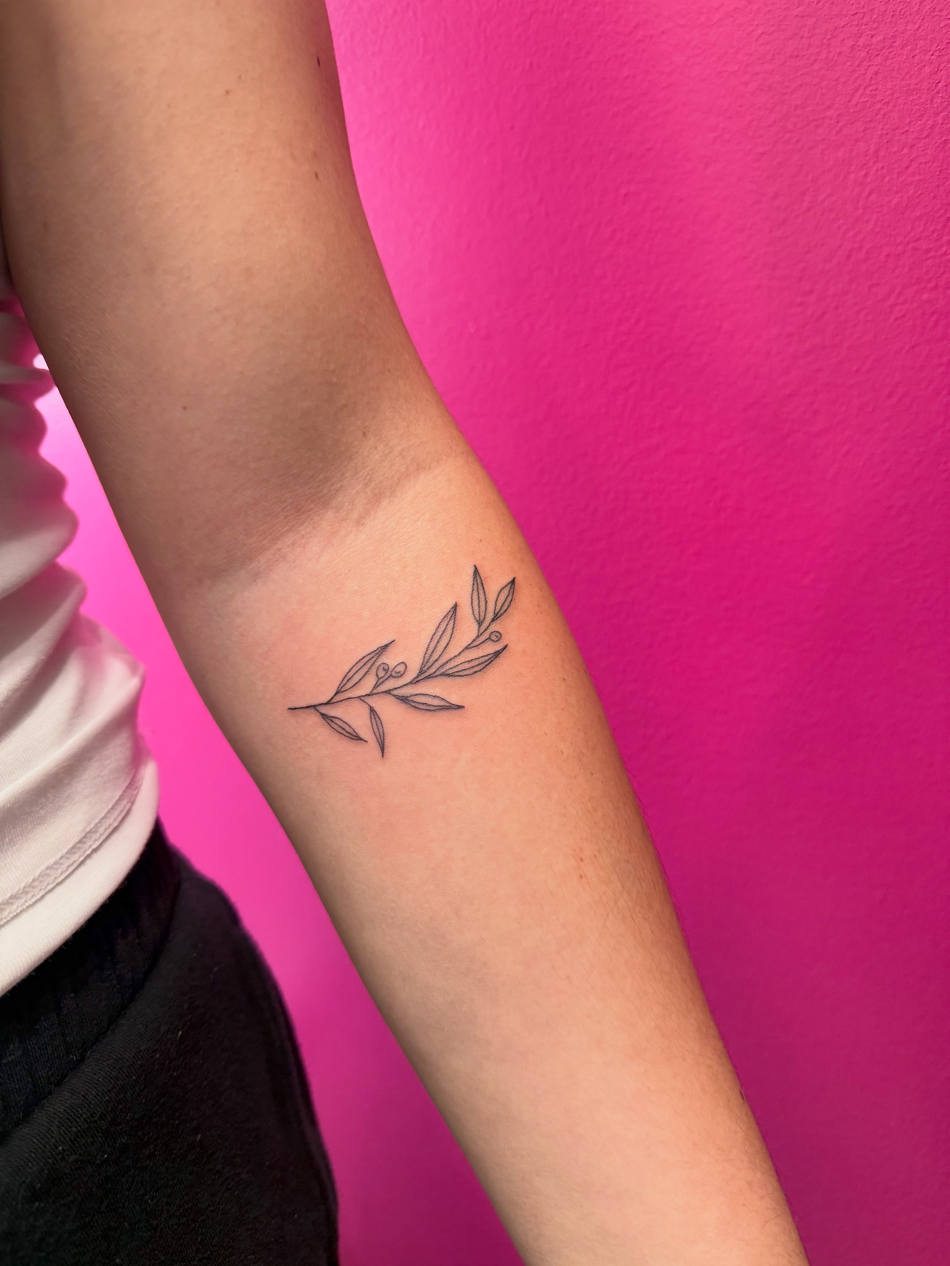 Tattoo by @pinkhousetattoo β fine_line